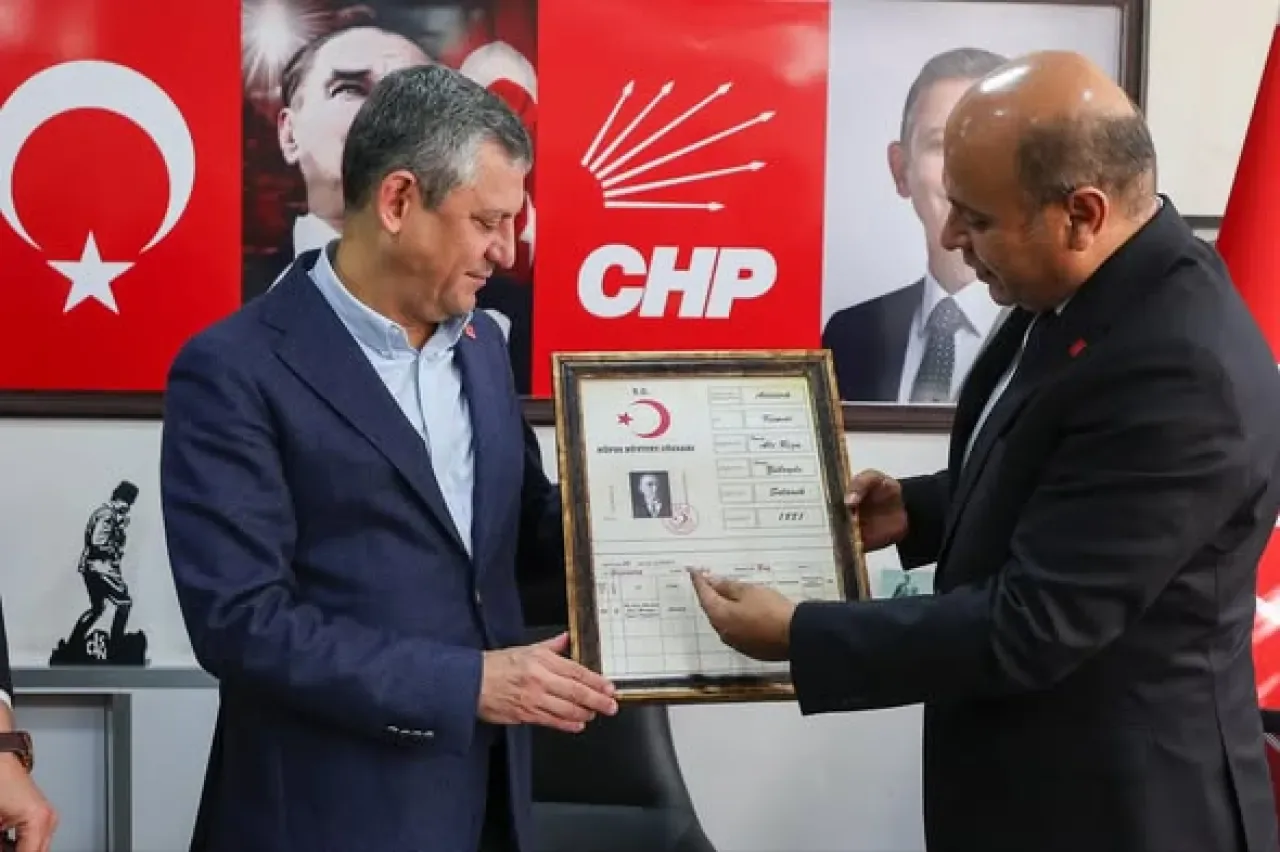 CHP Genel Başkanı Özgür Özel, Gaziantep'te Parti Örgütü ile Buluştu CHP Genel Başkanı Özgür Özel, Gaziantep'te Parti Örgütü ile Buluştu