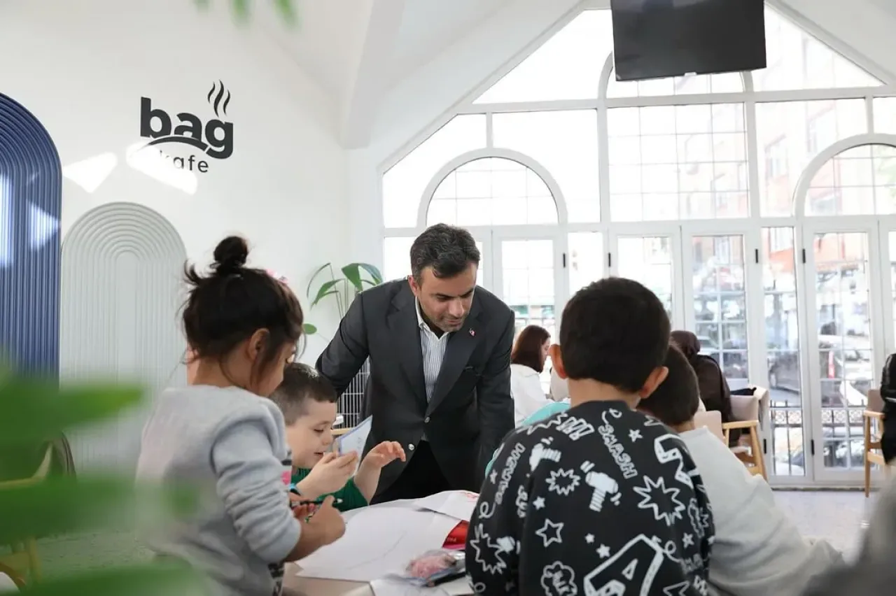 Bağcılar Belediyesi'nden Vatandaşlara Mutlu Hafta Temennisi Bağcılar Belediyesi'nden Vatandaşlara Mutlu Hafta Temennisi