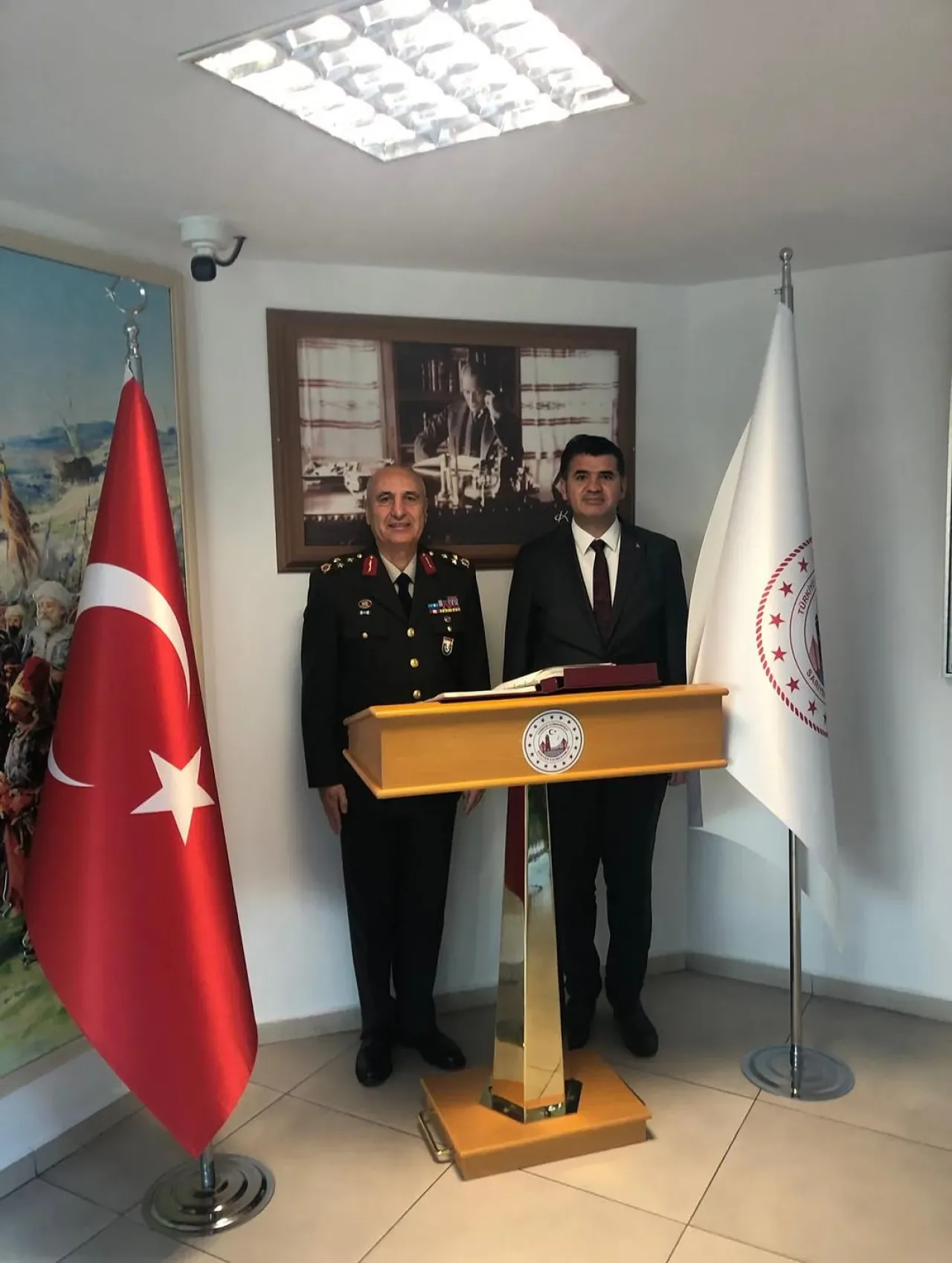 Korgeneral Rasim Yaldız, Sarıyer Kaymakamı Ömer Kalaylı'yı Ziyaret Etti Korgeneral Rasim Yaldız, Sarıyer Kaymakamı Ömer Kalaylı'yı Ziyaret Etti
