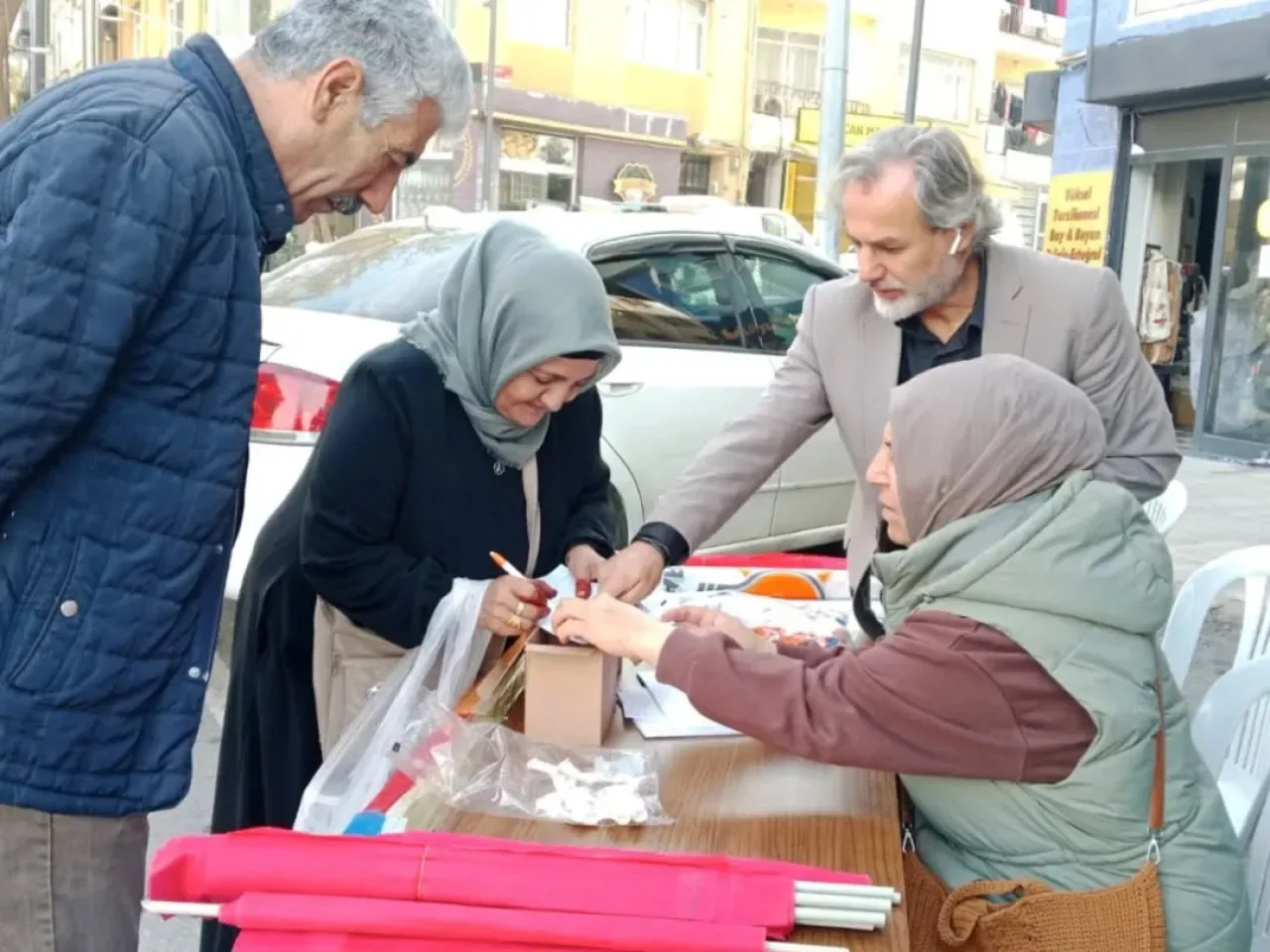 AK Parti Silivri'de Pazartesi Pazarı'nda Vatandaşlarla Buluştu AK Parti Silivri'de Pazartesi Pazarı'nda Vatandaşlarla Buluştu