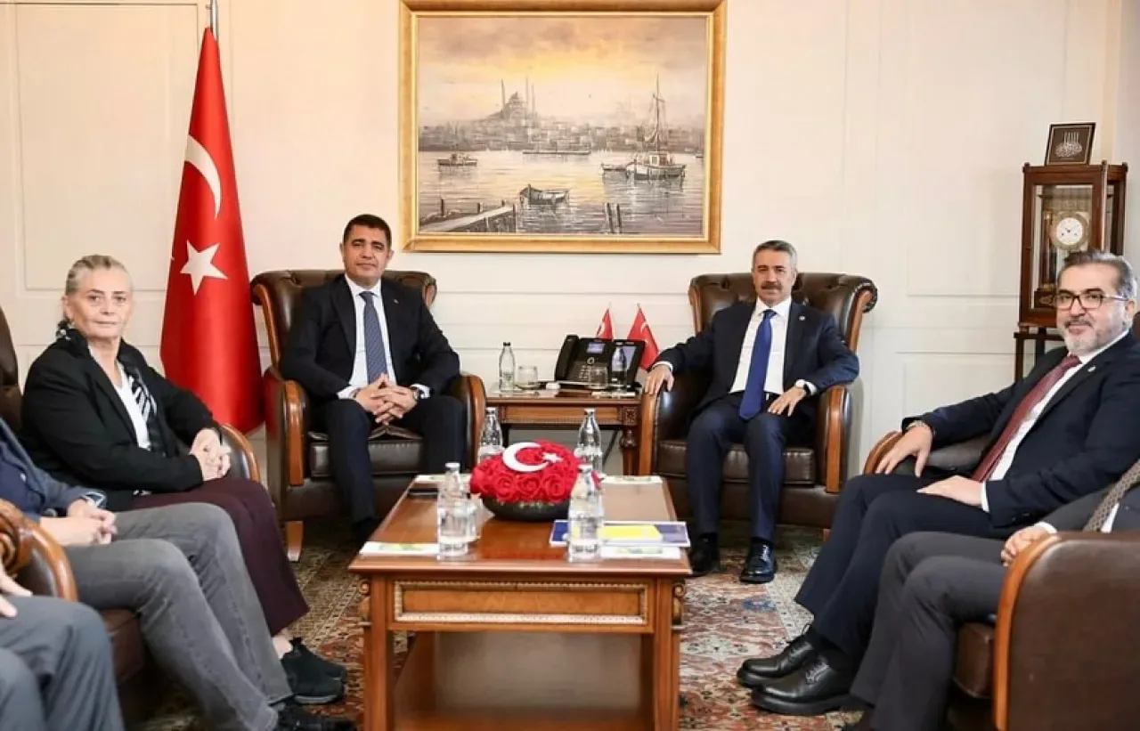 AK Partili Heyet Düzce Valisi'ni Ziyaret Etti AK Partili Heyet Düzce Valisi'ni Ziyaret Etti