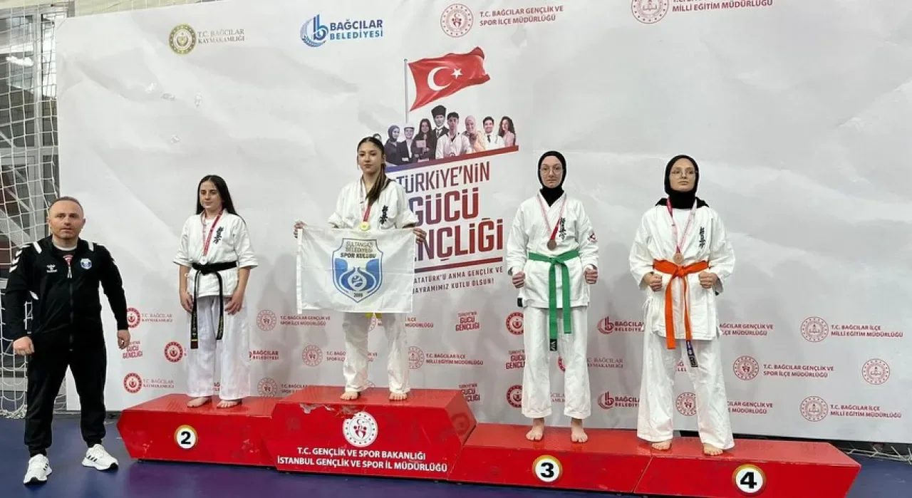 Sultangazili Genç Sporcu Gizemnur Korkmaz, İstanbul Karate Şampiyonu Oldu Sultangazili Genç Sporcu Gizemnur Korkmaz, İstanbul Karate Şampiyonu Oldu