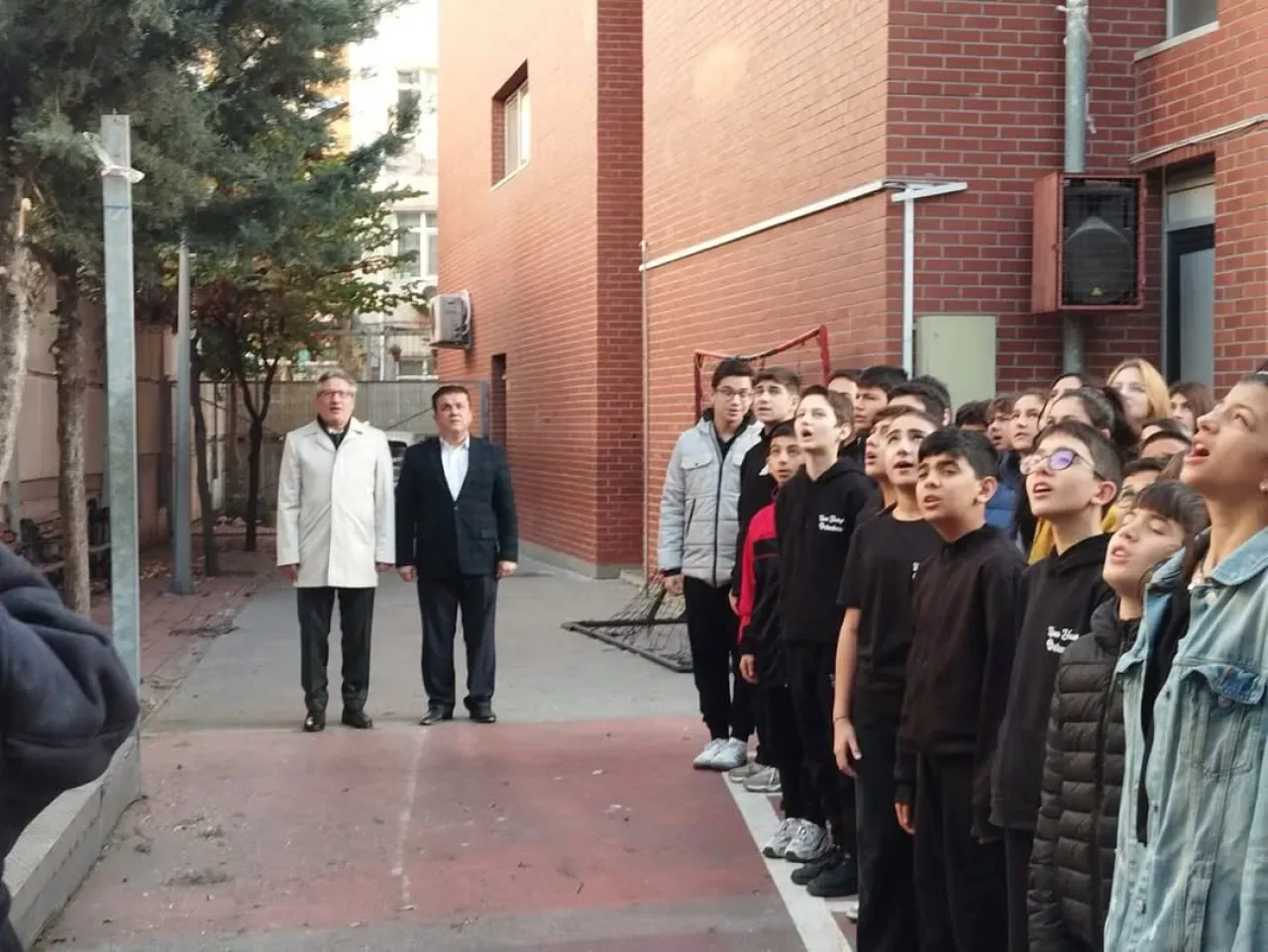 Fatih İlçe Milli Eğitim Müdürü, Uzun Yusuf Ortaokulu'ndaki Bayrak Töreni'ne Katıldı Fatih İlçe Milli Eğitim Müdürü, Uzun Yusuf Ortaokulu'ndaki Bayrak Töreni'ne Katıldı