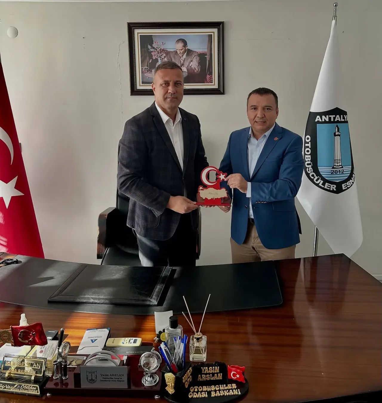 Antalya Gazeteciler Cemiyeti ve Otobüsçüler Odası Arasında İş Birliği Ziyareti Antalya Gazeteciler Cemiyeti ve Otobüsçüler Odası Arasında İş Birliği Ziyareti