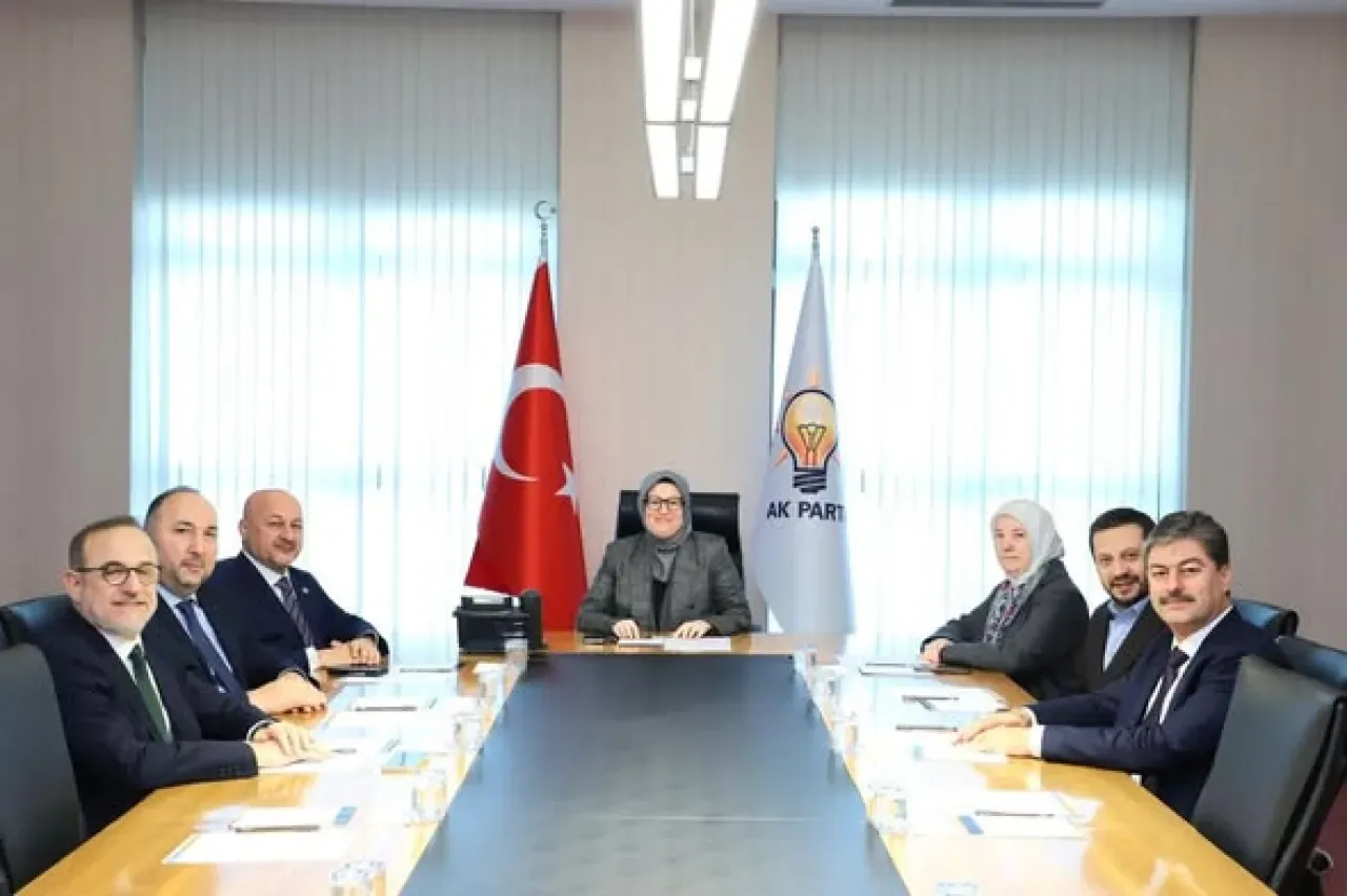 AK Parti Yerel Ekibi, Türkiye Yüzyılı Hedefleri İçin Bir Araya Geldi AK Parti Yerel Ekibi, Türkiye Yüzyılı Hedefleri İçin Bir Araya Geldi