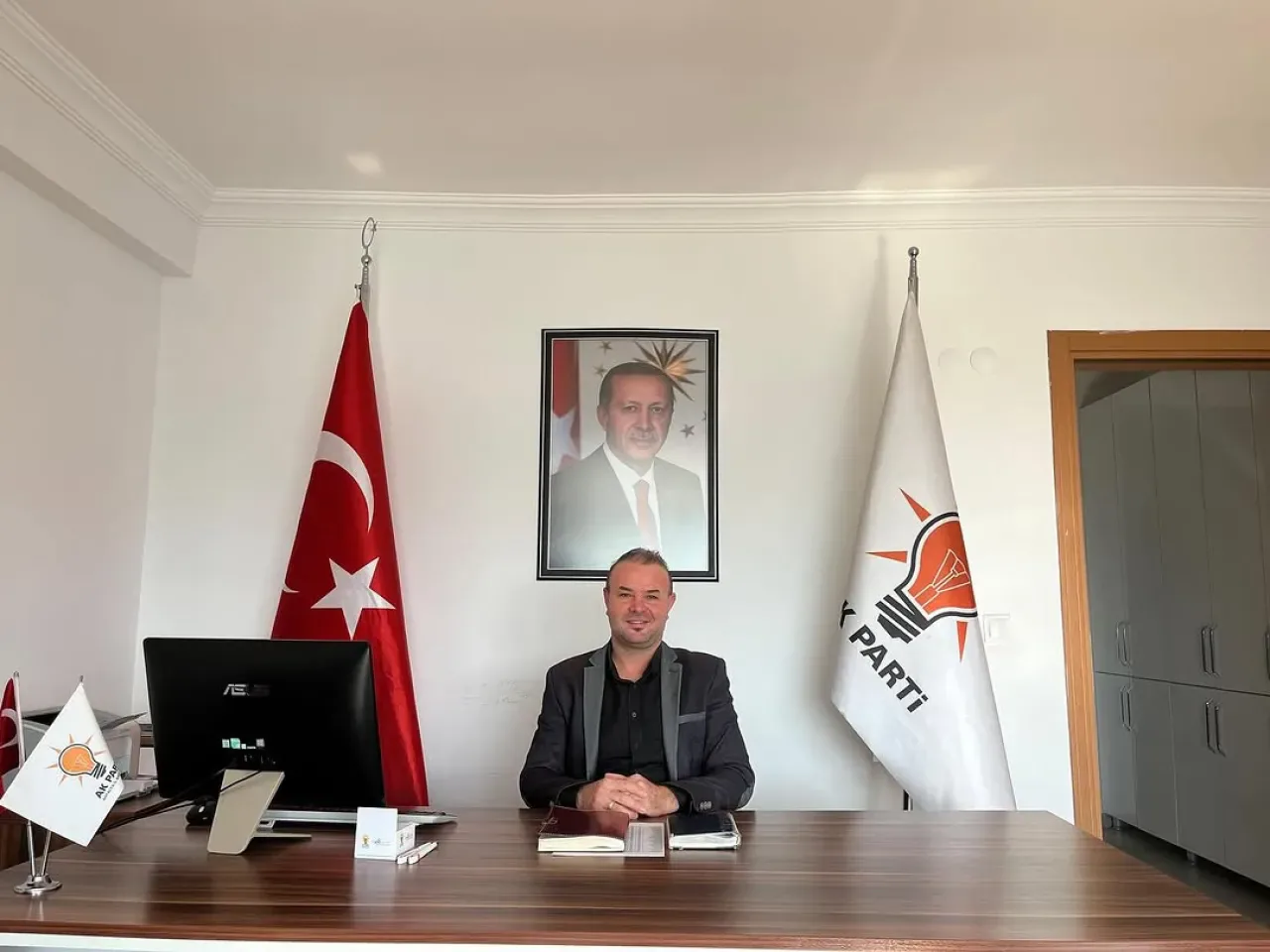 AK Parti Serik İlçe Başkanlığı'nda Nöbetçi Yönetim Kurulu Üyesi Görevde AK Parti Serik İlçe Başkanlığı'nda Nöbetçi Yönetim Kurulu Üyesi Görevde