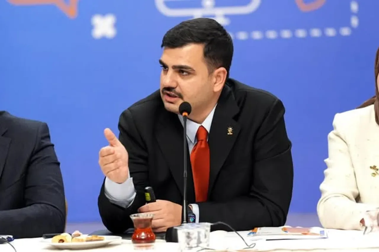 AK Parti İzmir Milletvekili Eyyüp Kadir İnan, Gençlik Kolları 81 İl Sekreterleri ile Buluştu AK Parti İzmir Milletvekili Eyyüp Kadir İnan, Gençlik Kolları 81 İl Sekreterleri ile Buluştu