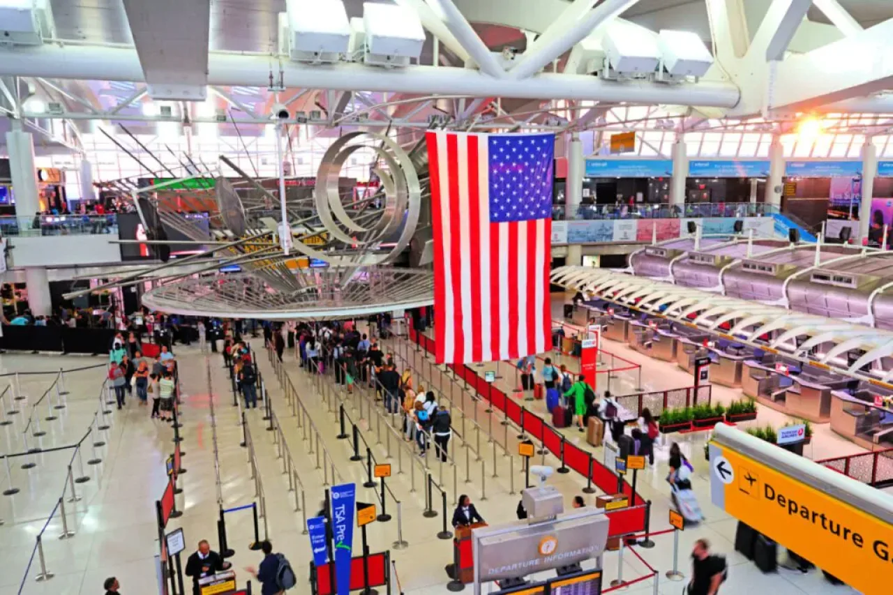 Amerika'da Uçuş Yasağı Kalkıyor: FAA Hava Trafiği Normale Dönüyor Amerika'da Uçuş Yasağı Kalkıyor: FAA Hava Trafiği Normale Dönüyor
