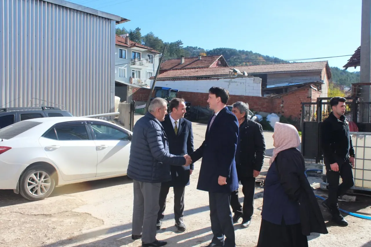 Keles Kaymakamı ve Belediye Başkanı Baraklı Köyü Kereste Fabrikasında İncelemelerde Bulundu Keles Kaymakamı ve Belediye Başkanı Baraklı Köyü Kereste Fabrikasında İncelemelerde Bulundu