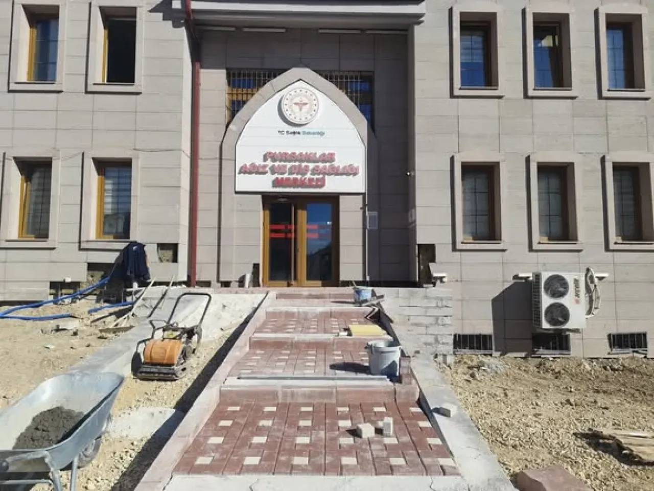 Pursaklar Belediyesi, Ağız ve Diş Sağlığı Merkezi'ne Bakım ve Onarım Desteği Sağlıyor Pursaklar Belediyesi, Ağız ve Diş Sağlığı Merkezi'ne Bakım ve Onarım Desteği Sağlıyor