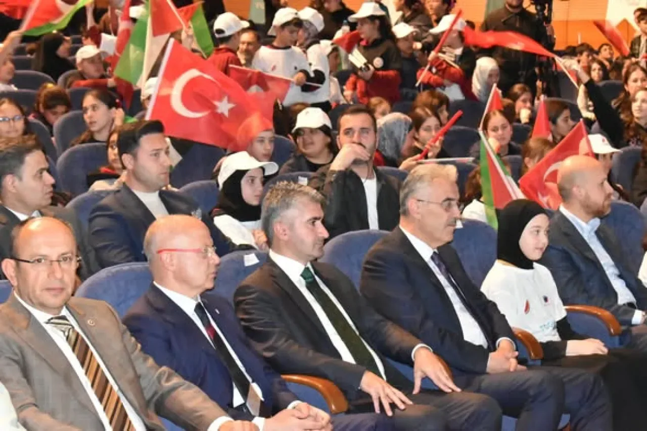 Bursa'da Ortaokul Öğrencilerine Yönelik Kitap Kurdu Yarışması Başlatıldı Bursa'da Ortaokul Öğrencilerine Yönelik Kitap Kurdu Yarışması Başlatıldı