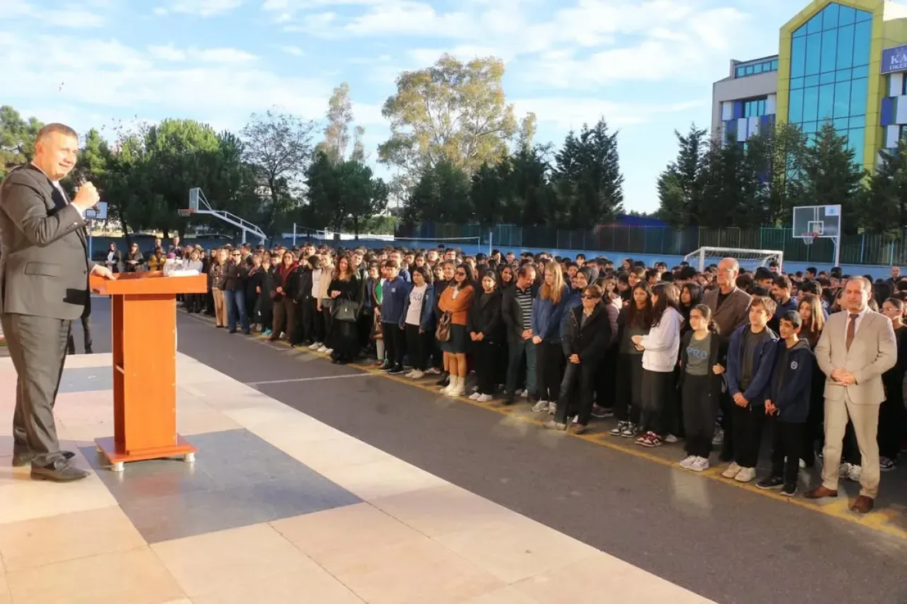 İstanbul Tuzla'da Piri Reis Ortaokulunda Bayrak Töreni ve Eğitim Vurgusu İstanbul Tuzla'da Piri Reis Ortaokulunda Bayrak Töreni ve Eğitim Vurgusu
