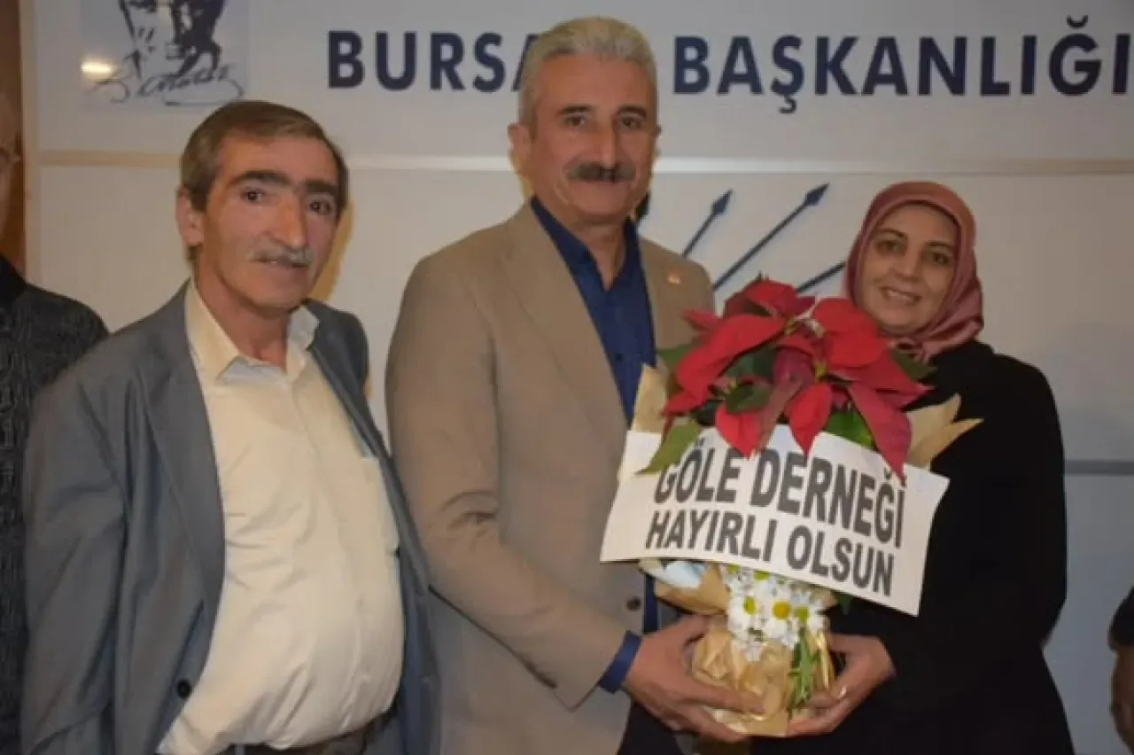 Bursa Göle Derneği Yönetimi CHP İl Başkanlığı'nı Ziyaret Etti Bursa Göle Derneği Yönetimi CHP İl Başkanlığı'nı Ziyaret Etti