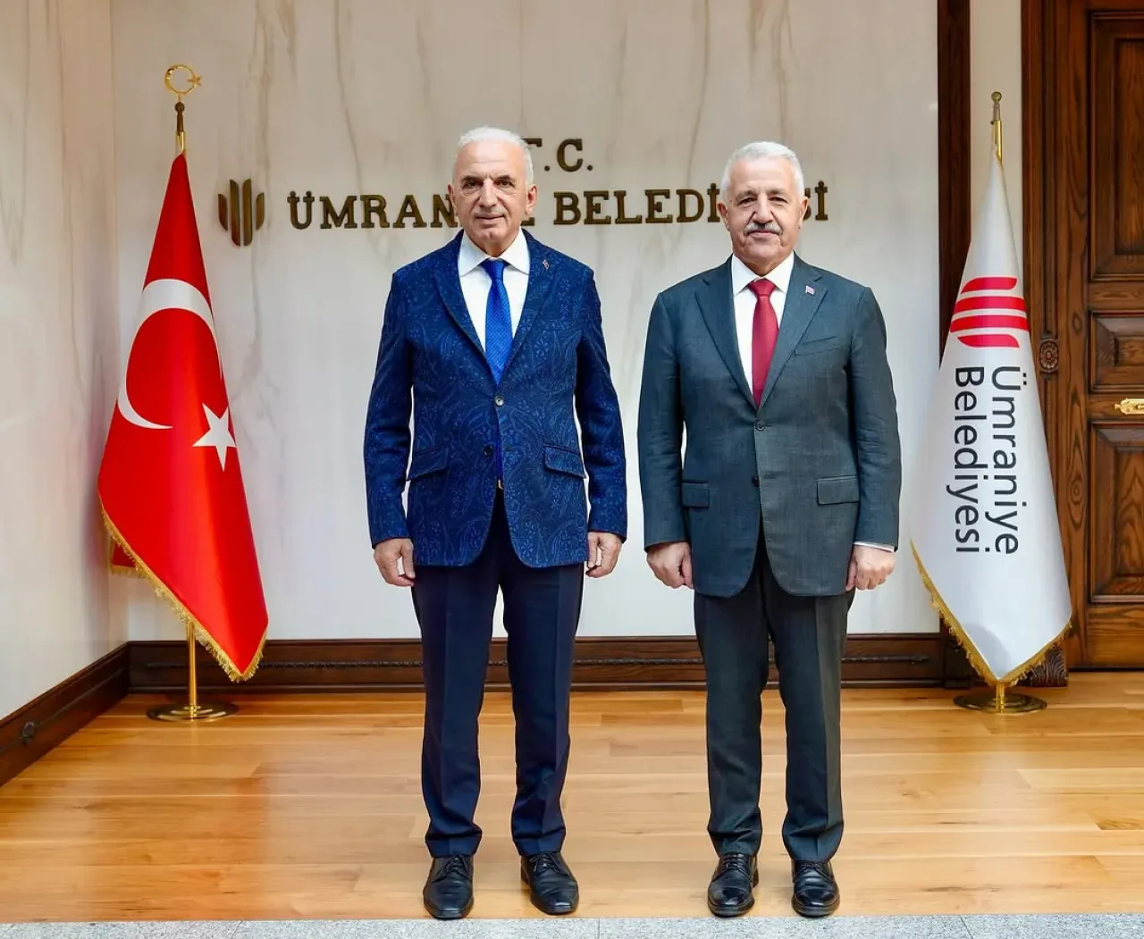 İstanbul Ümraniye Belediye Başkanı'ndan Bakan Ziyareti İstanbul Ümraniye Belediye Başkanı'ndan Bakan Ziyareti