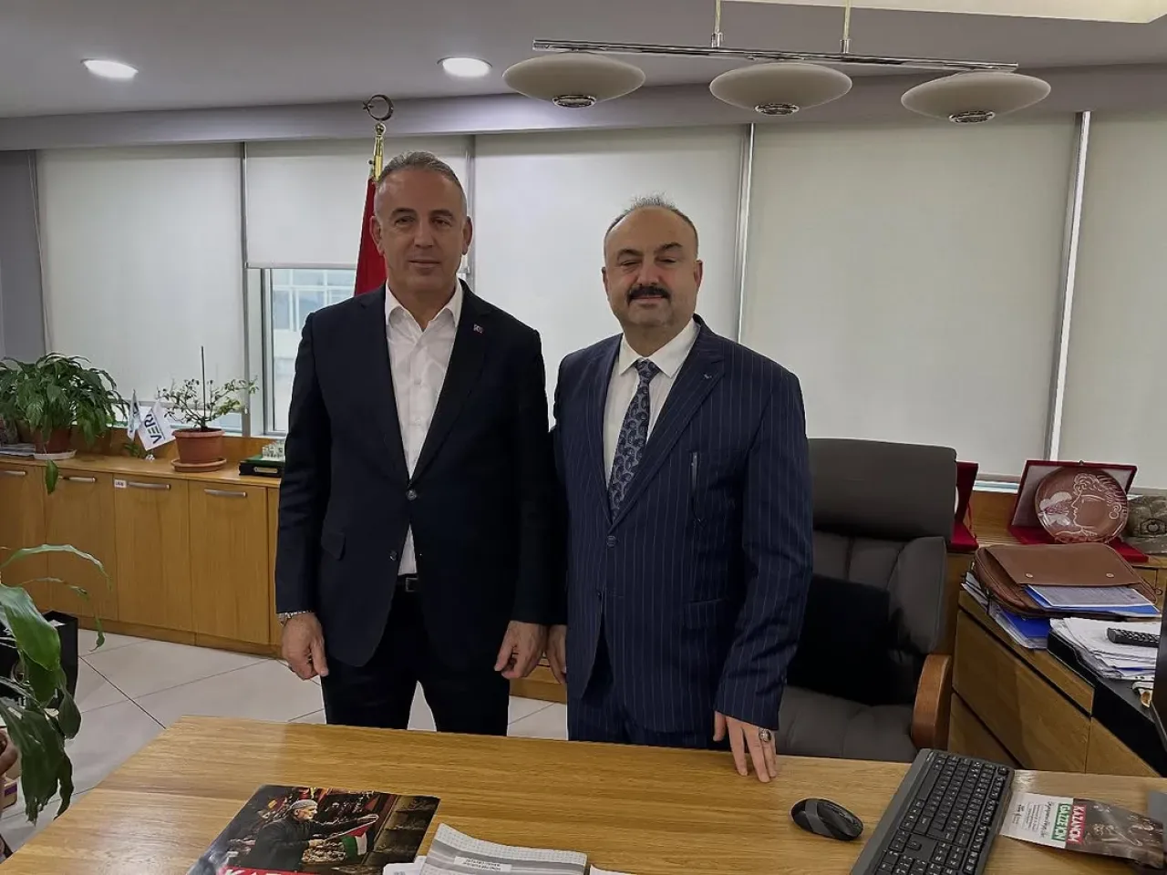 AK Parti Ümraniye İlçe Yöneticileri Esnaf Ziyareti Gerçekleştirdi AK Parti Ümraniye İlçe Yöneticileri Esnaf Ziyareti Gerçekleştirdi