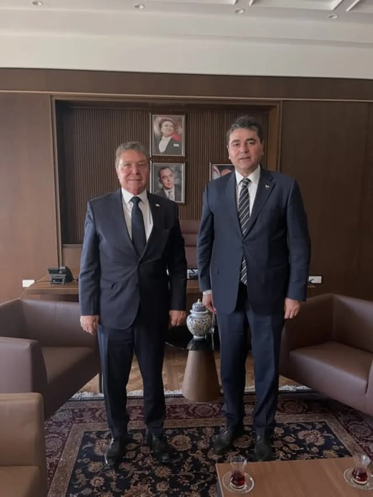 Demokrat Parti İzmir İl Başkanlığı, KKTC Başbakanı Ünal Üstel'i Meclis'te Ziyaret Etti Demokrat Parti İzmir İl Başkanlığı, KKTC Başbakanı Ünal Üstel'i Meclis'te Ziyaret Etti