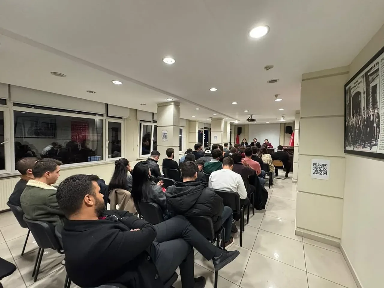 CHP'li Gençler Bakırköy'de Buluştu: "Gençlik Susmuyor" CHP'li Gençler Bakırköy'de Buluştu: "Gençlik Susmuyor"
