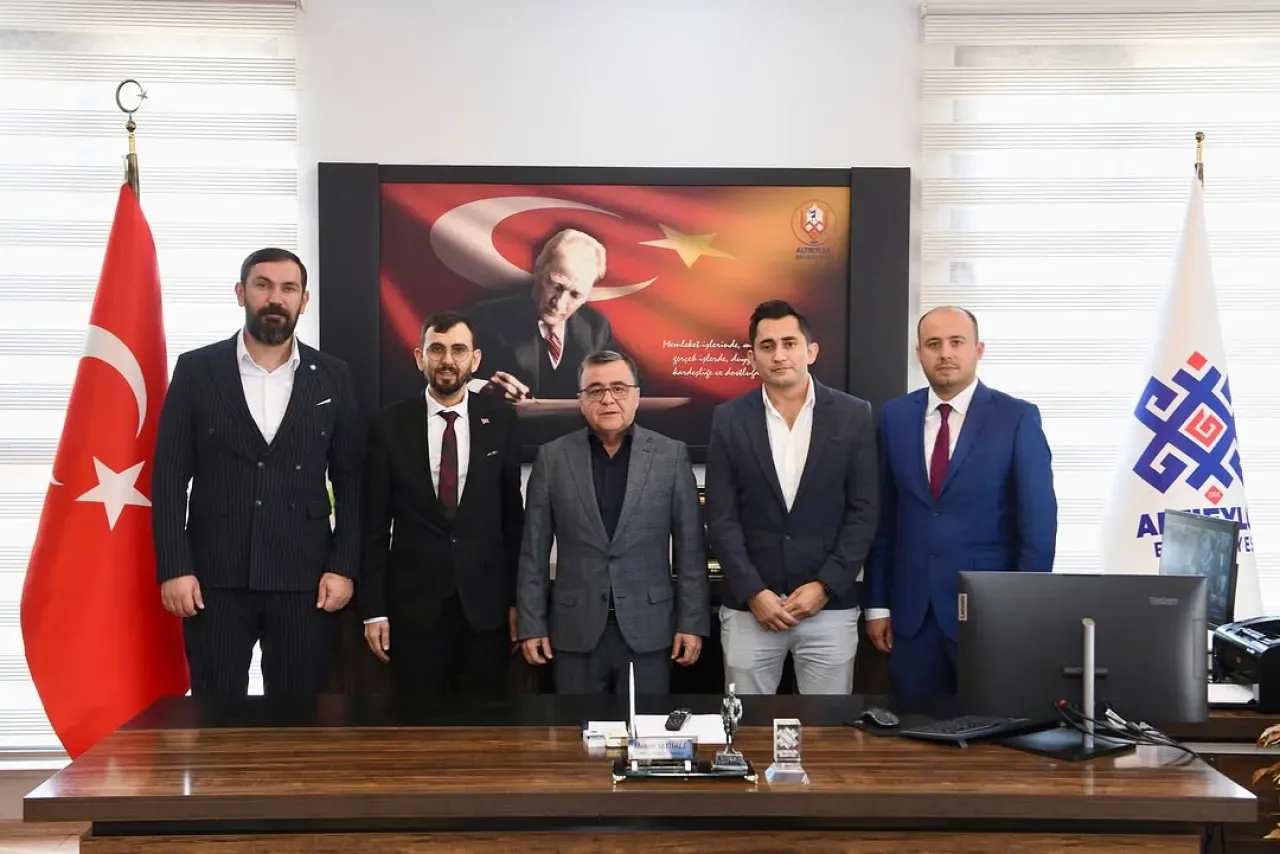 Altıeylül Belediye Başkanı Hakan Şehirli'ye Ziyaret Altıeylül Belediye Başkanı Hakan Şehirli'ye Ziyaret