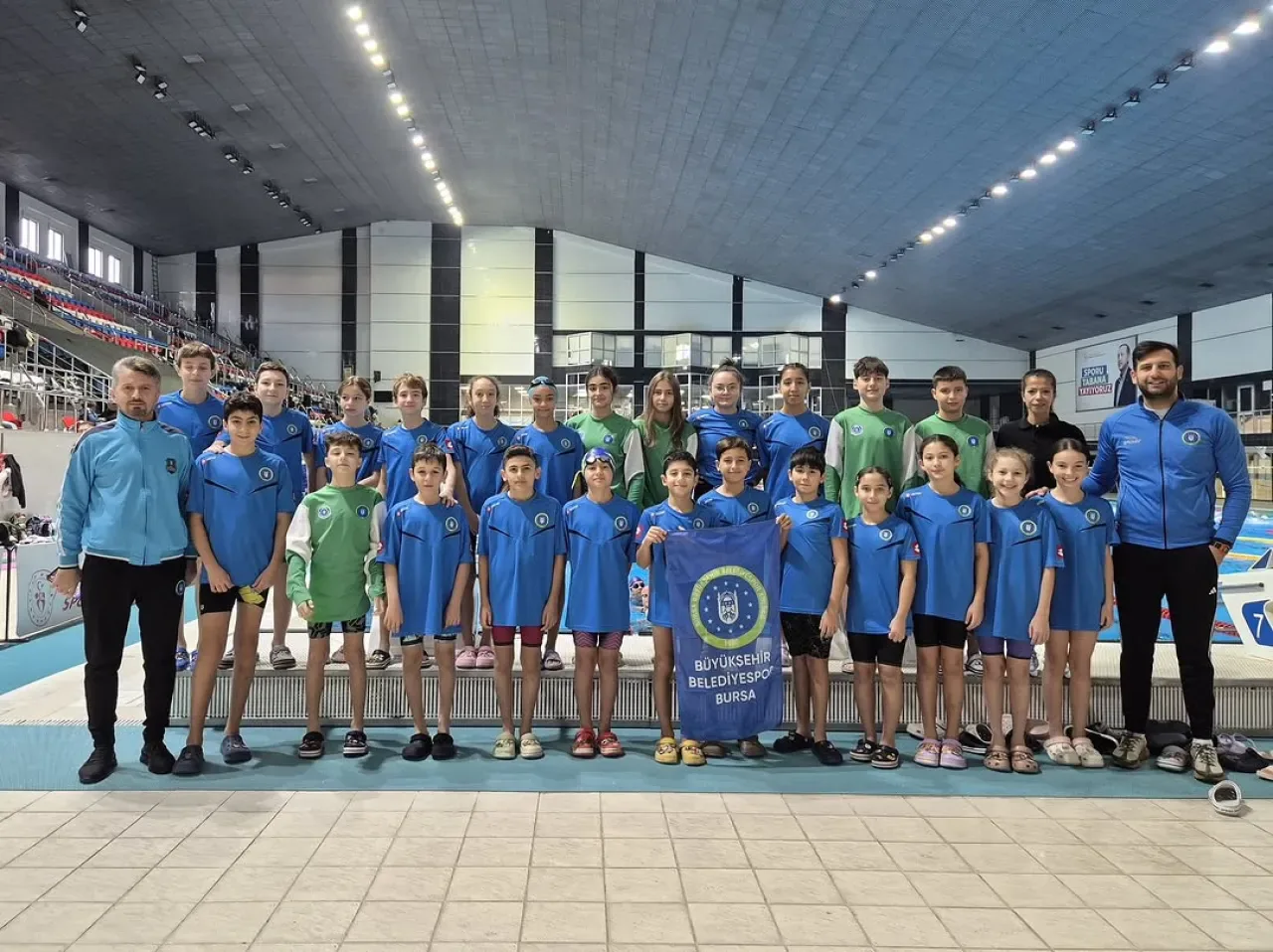 Bursa Büyükşehir Belediyespor'dan Yüzmede Büyük Başarı: Türkiye Finalleri Yolu Açıldı Bursa Büyükşehir Belediyespor'dan Yüzmede Büyük Başarı: Türkiye Finalleri Yolu Açıldı