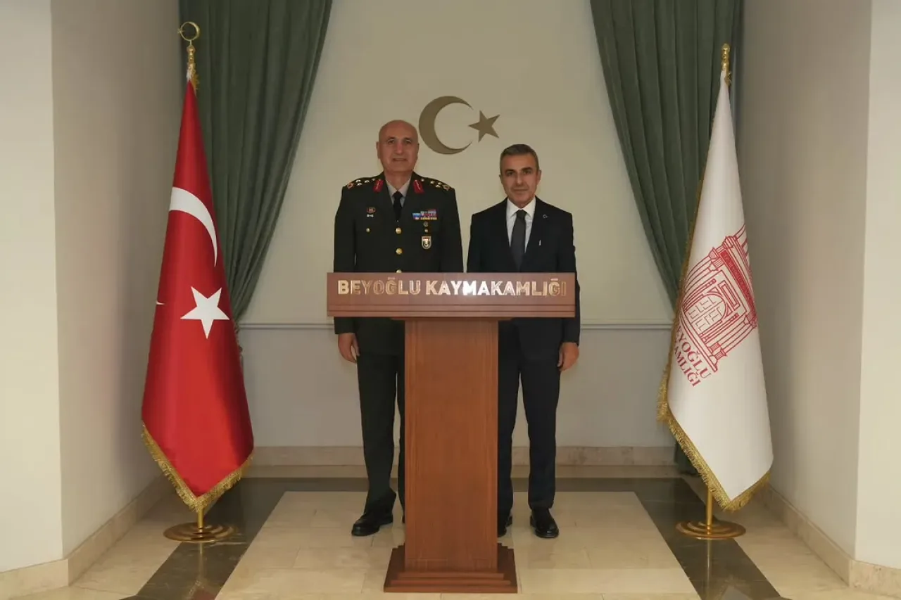 Beyoğlu Kaymakamlığı'nda Kolordu Komutanı'ndan Kaymakam'a Ziyaret Beyoğlu Kaymakamlığı'nda Kolordu Komutanı'ndan Kaymakam'a Ziyaret
