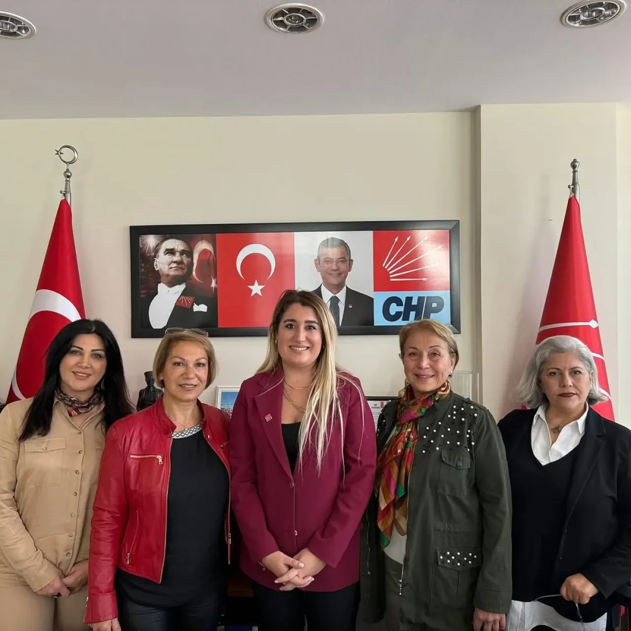 CHP Bakırköy, Sanat Evi Platformu'nun "Bir Bilet Bir Fidan" Konserine Destek Verdi CHP Bakırköy, Sanat Evi Platformu'nun "Bir Bilet Bir Fidan" Konserine Destek Verdi