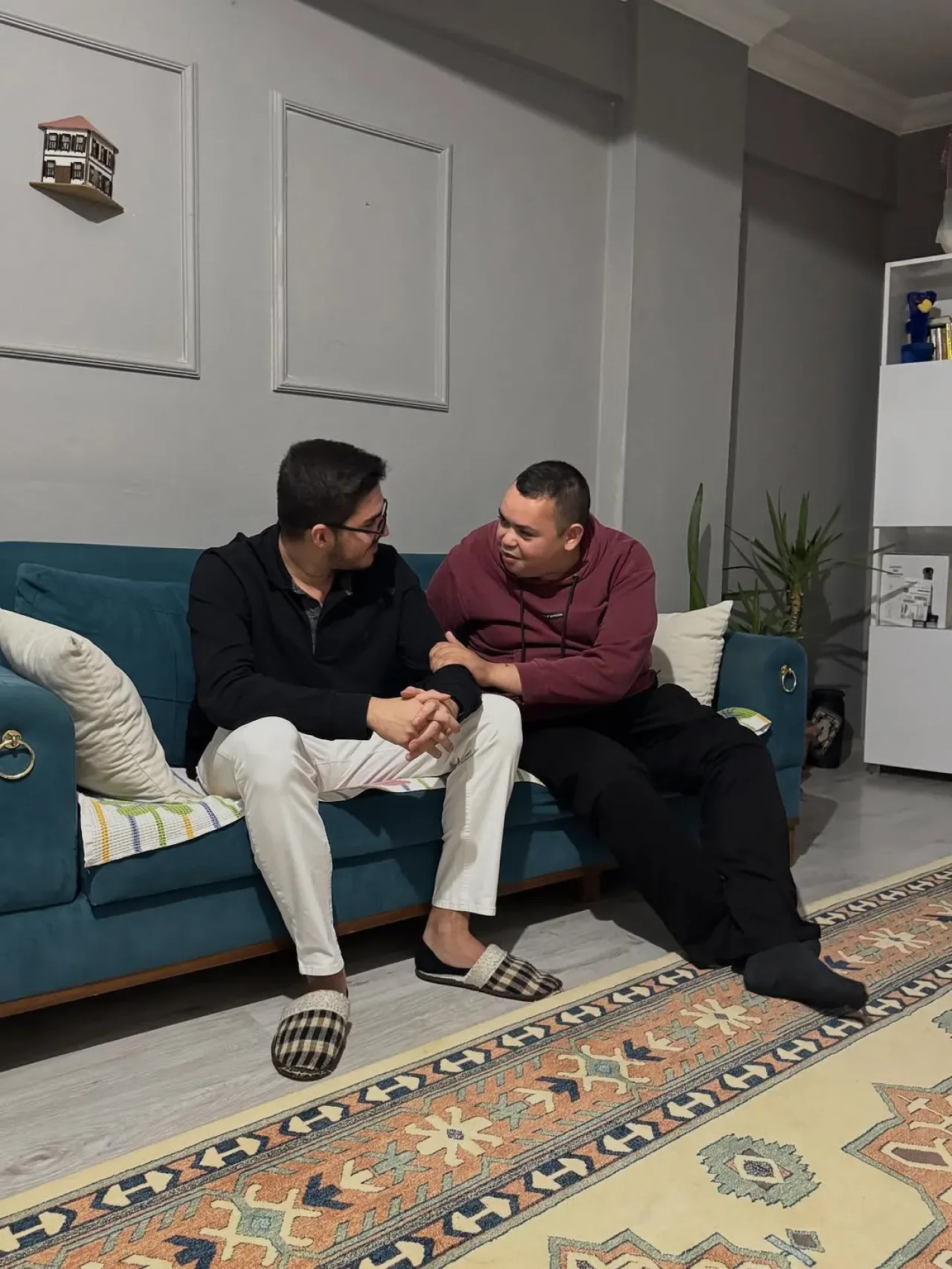 AK Parti Ataşehir Gençlik Kolları'ndan Anlamlı Ziyaret AK Parti Ataşehir Gençlik Kolları'ndan Anlamlı Ziyaret
