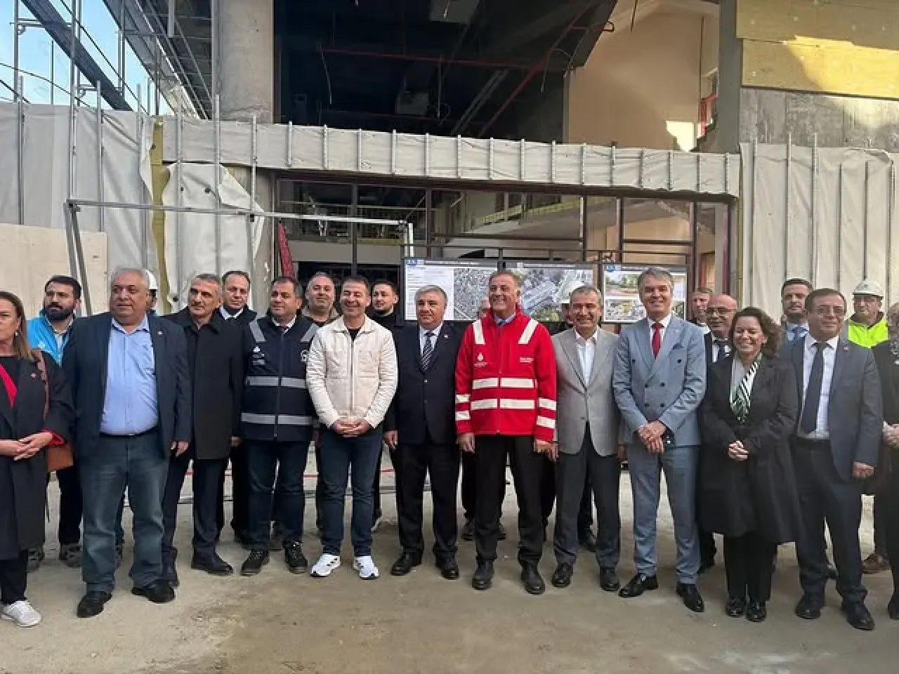 İBB Başkan Vekili Nuri Aslan, Esenler'deki Sosyal Yaşam Merkezi İnşaatını İnceledi İBB Başkan Vekili Nuri Aslan, Esenler'deki Sosyal Yaşam Merkezi İnşaatını İnceledi