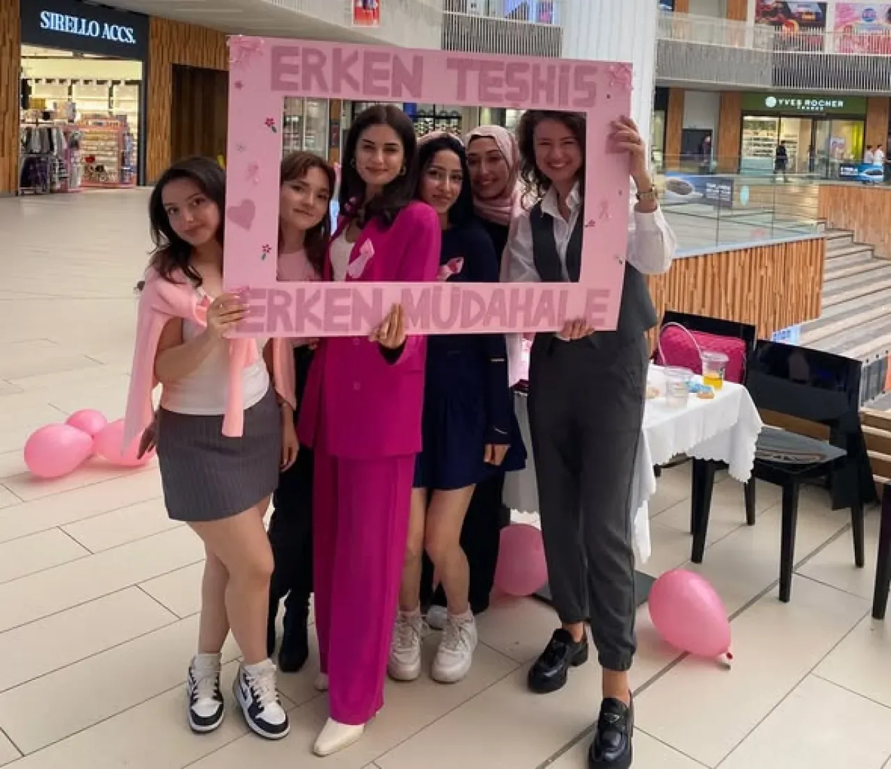 Balıkesir'de Meme Kanseri Farkındalık Etkinliği Düzenlendi Balıkesir'de Meme Kanseri Farkındalık Etkinliği Düzenlendi