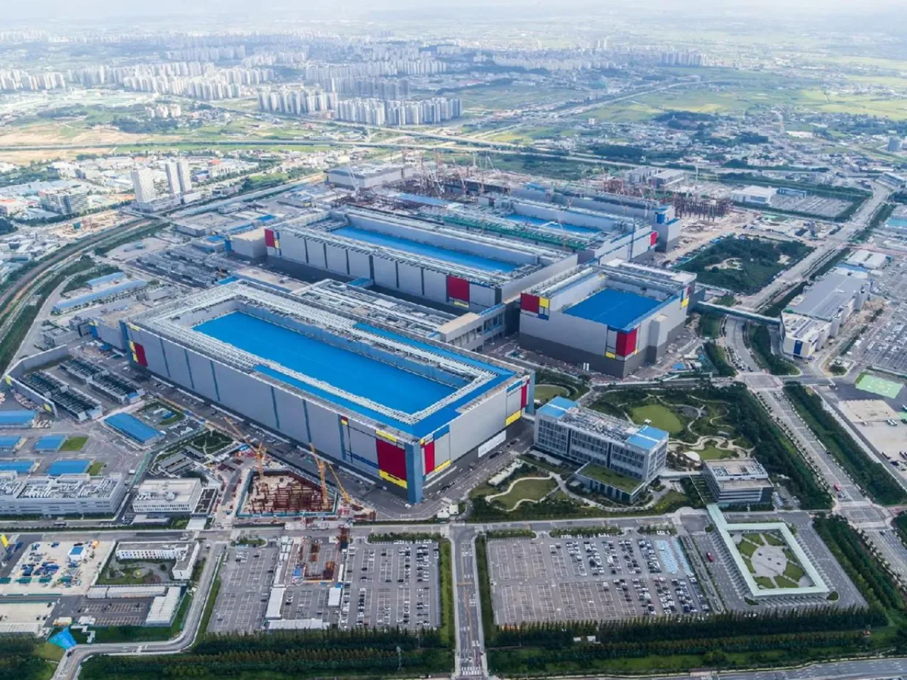 Samsung Geleceğe Yatırım Yapıyor: 5 Yılda 310 Milyar Dolar Samsung Geleceğe Yatırım Yapıyor: 5 Yılda 310 Milyar Dolar