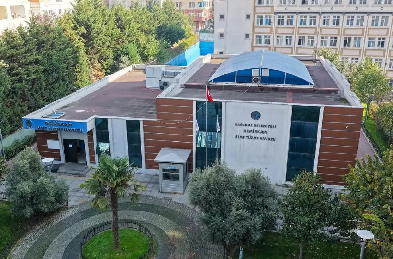 Bağcılar'da Demirkapı Semt Havuzu Hizmete Açıldı Bağcılar'da Demirkapı Semt Havuzu Hizmete Açıldı