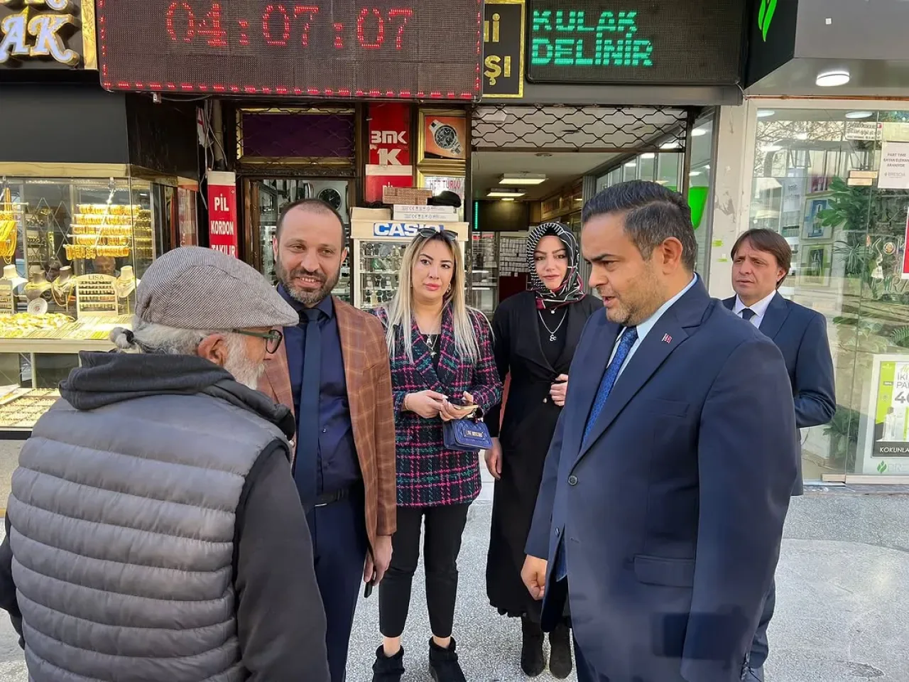 MHP'den Yenimahalle'de Esnaf Ziyareti MHP'den Yenimahalle'de Esnaf Ziyareti