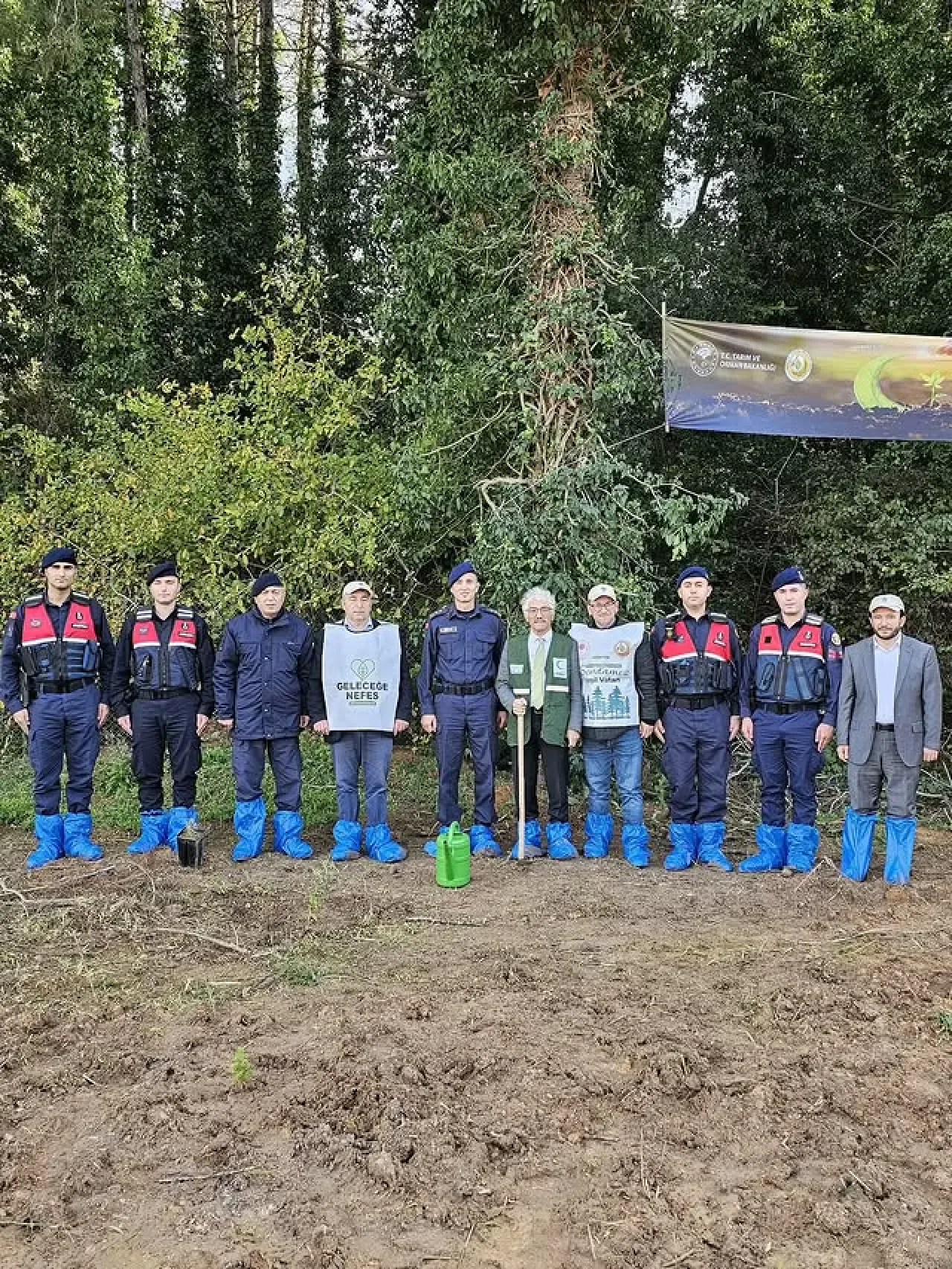 Milli Ağaçlandırma Günü'nde Zekeriyaköy'de Fidanlar Toprakla Buluştu Milli Ağaçlandırma Günü'nde Zekeriyaköy'de Fidanlar Toprakla Buluştu