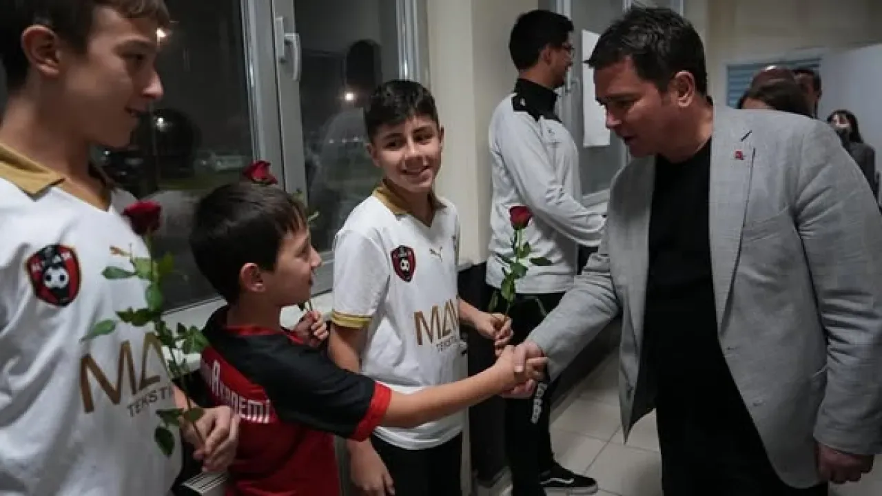 Osmangazi Belediyesi'nden Genç Sporculara Destek Osmangazi Belediyesi'nden Genç Sporculara Destek