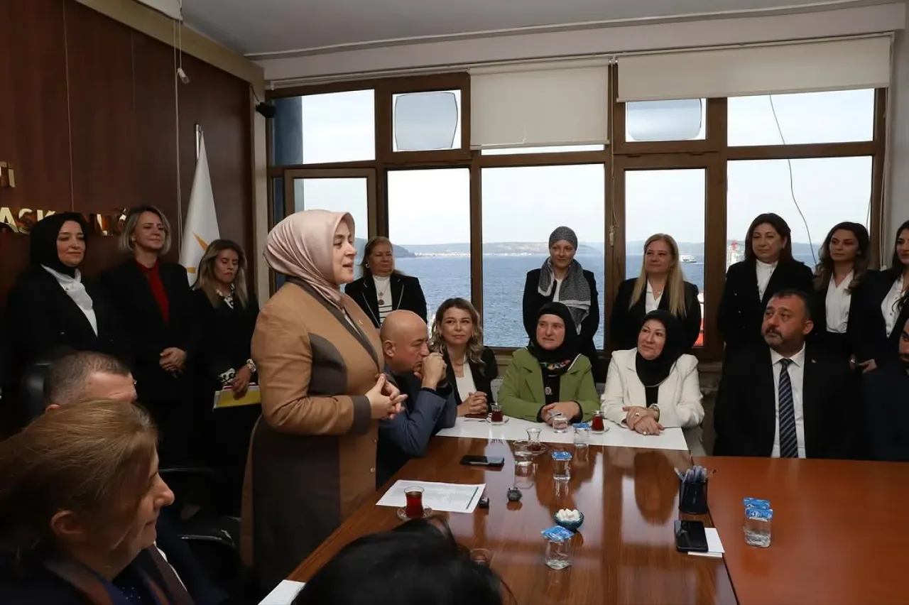 AK Parti Çanakkale Teşkilatları Güç Birliğini Vurguladı AK Parti Çanakkale Teşkilatları Güç Birliğini Vurguladı