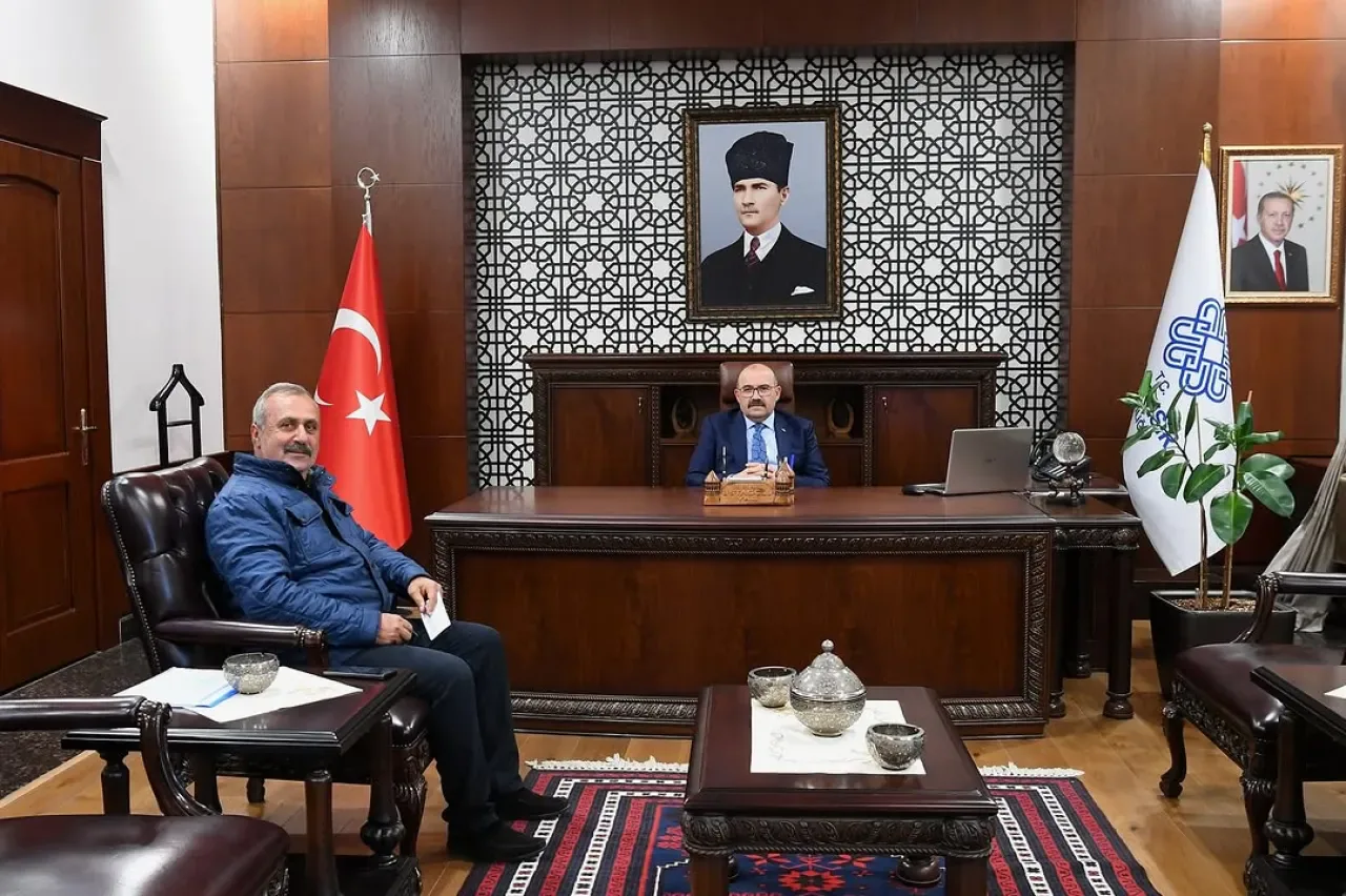 Alper Ergün, Balıkesir Valisi İsmail Ustaoğlu'nu Ziyaret Etti Alper Ergün, Balıkesir Valisi İsmail Ustaoğlu'nu Ziyaret Etti