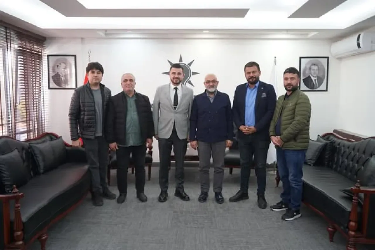 AK Parti Kayseri İl Başkanlığı'na Sendika ve Mahalle Temsilcilerinden Ziyaret AK Parti Kayseri İl Başkanlığı'na Sendika ve Mahalle Temsilcilerinden Ziyaret