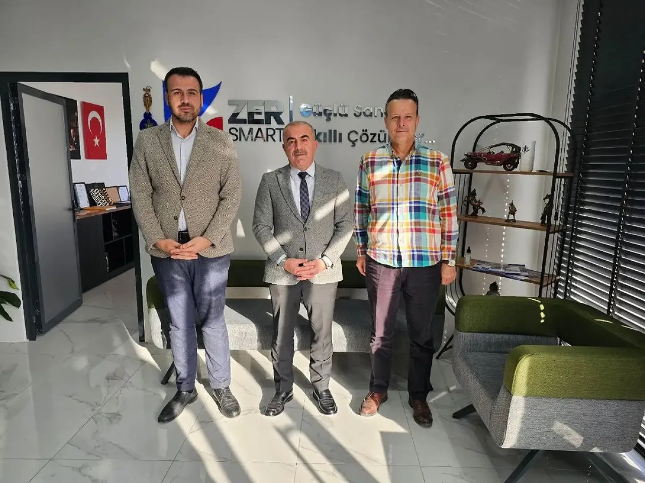 Balıkesir İl Milli Eğitim Müdürü Murat Demir'den İş İnsanlarına Ziyaret Balıkesir İl Milli Eğitim Müdürü Murat Demir'den İş İnsanlarına Ziyaret