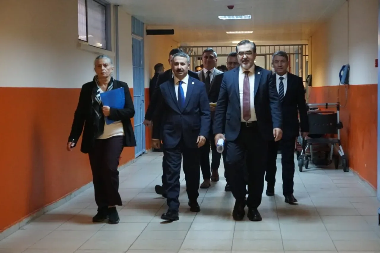 AK Parti'li Milletvekilinden Düzce Cezaevi İncelemesi: Hükümlü Hakları ve İnfaz Koşulları Masaya Yatırıldı AK Parti'li Milletvekilinden Düzce Cezaevi İncelemesi: Hükümlü Hakları ve İnfaz Koşulları Masaya Yatırıldı