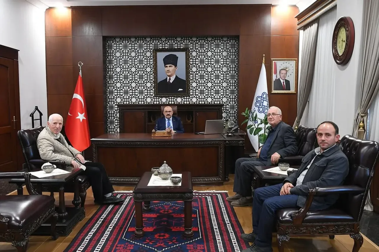 Balıkesir'de İş İnsanları Vali İsmail Ustaoğlu'nu Ziyaret Etti Balıkesir'de İş İnsanları Vali İsmail Ustaoğlu'nu Ziyaret Etti