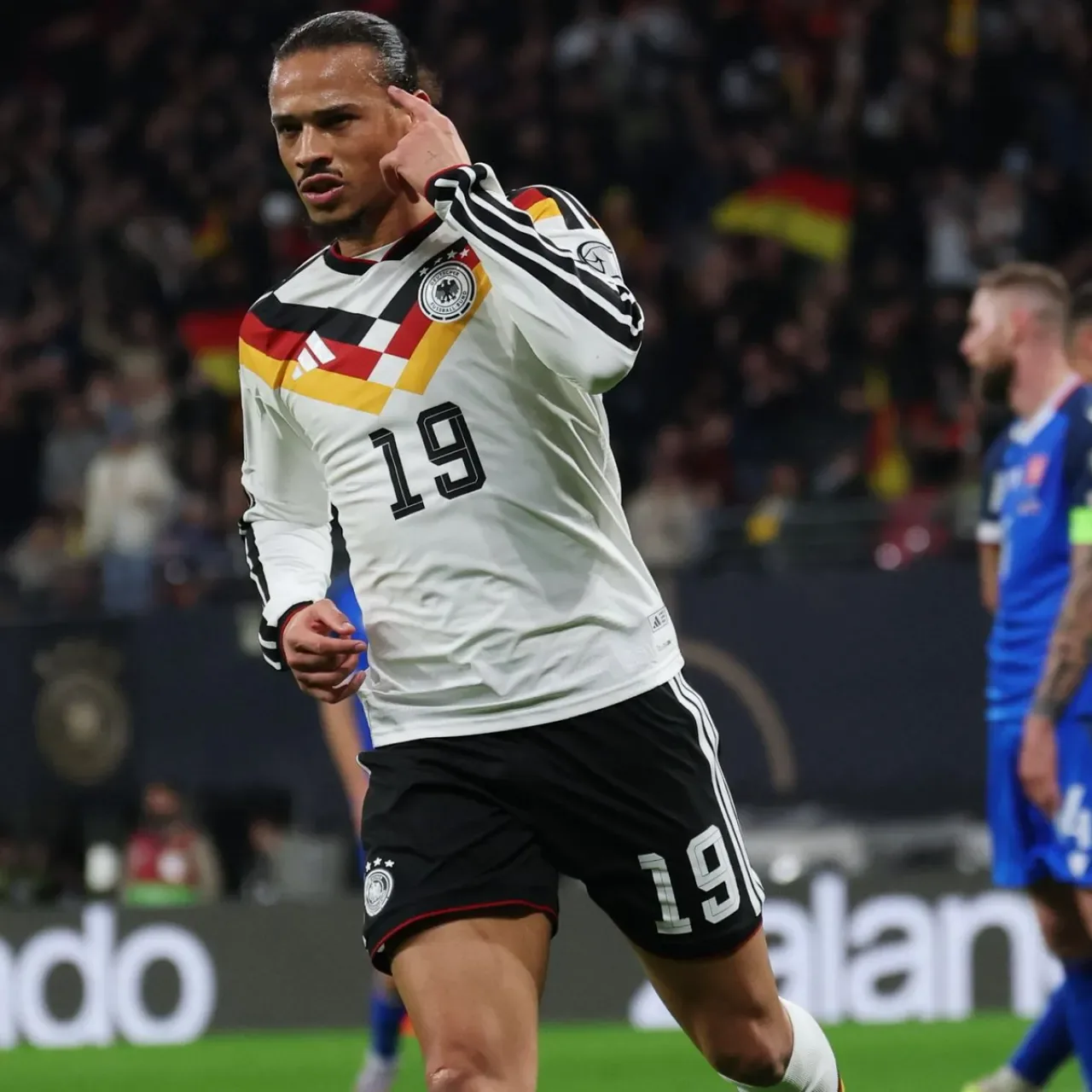 Leroy Sane, Almanya'nın Slovakya Zaferinde 5 Dakikada 2 Gol Attı Leroy Sane, Almanya'nın Slovakya Zaferinde 5 Dakikada 2 Gol Attı