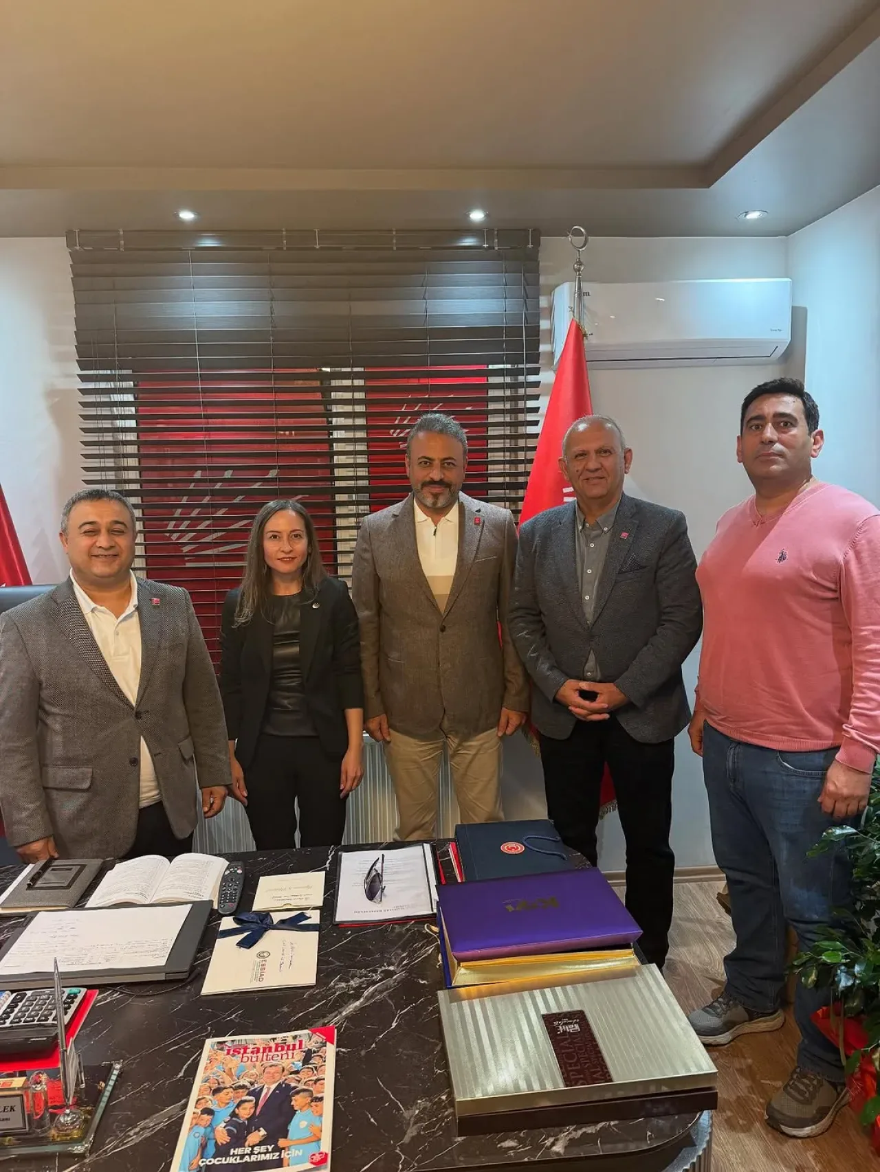 CHP İstanbul İl Yönetimi Ümraniye'de Teşekkür Ziyaretinde Bulundu CHP İstanbul İl Yönetimi Ümraniye'de Teşekkür Ziyaretinde Bulundu