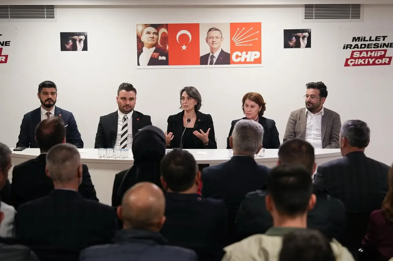 Üsküdar'da Yerel Yönetim ve Siyaset Buluşması: Hedef Daha Güzel Bir Üsküdar Üsküdar'da Yerel Yönetim ve Siyaset Buluşması: Hedef Daha Güzel Bir Üsküdar