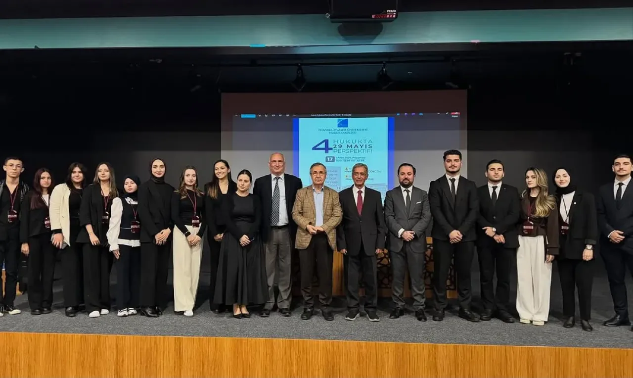 İstanbul 29 Mayıs Üniversitesi'nde "Hukukta 29 Mayıs Perspektifi" Konuşuldu İstanbul 29 Mayıs Üniversitesi'nde "Hukukta 29 Mayıs Perspektifi" Konuşuldu