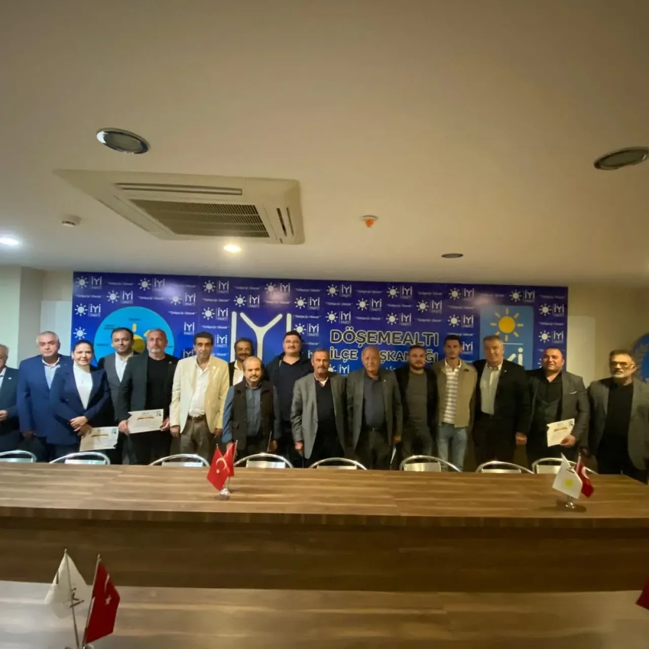 İYİ Parti Antalya İl Başkanı Ali Adnan Kaya, Döşemealtı Teşkilatını Ziyaret Etti İYİ Parti Antalya İl Başkanı Ali Adnan Kaya, Döşemealtı Teşkilatını Ziyaret Etti