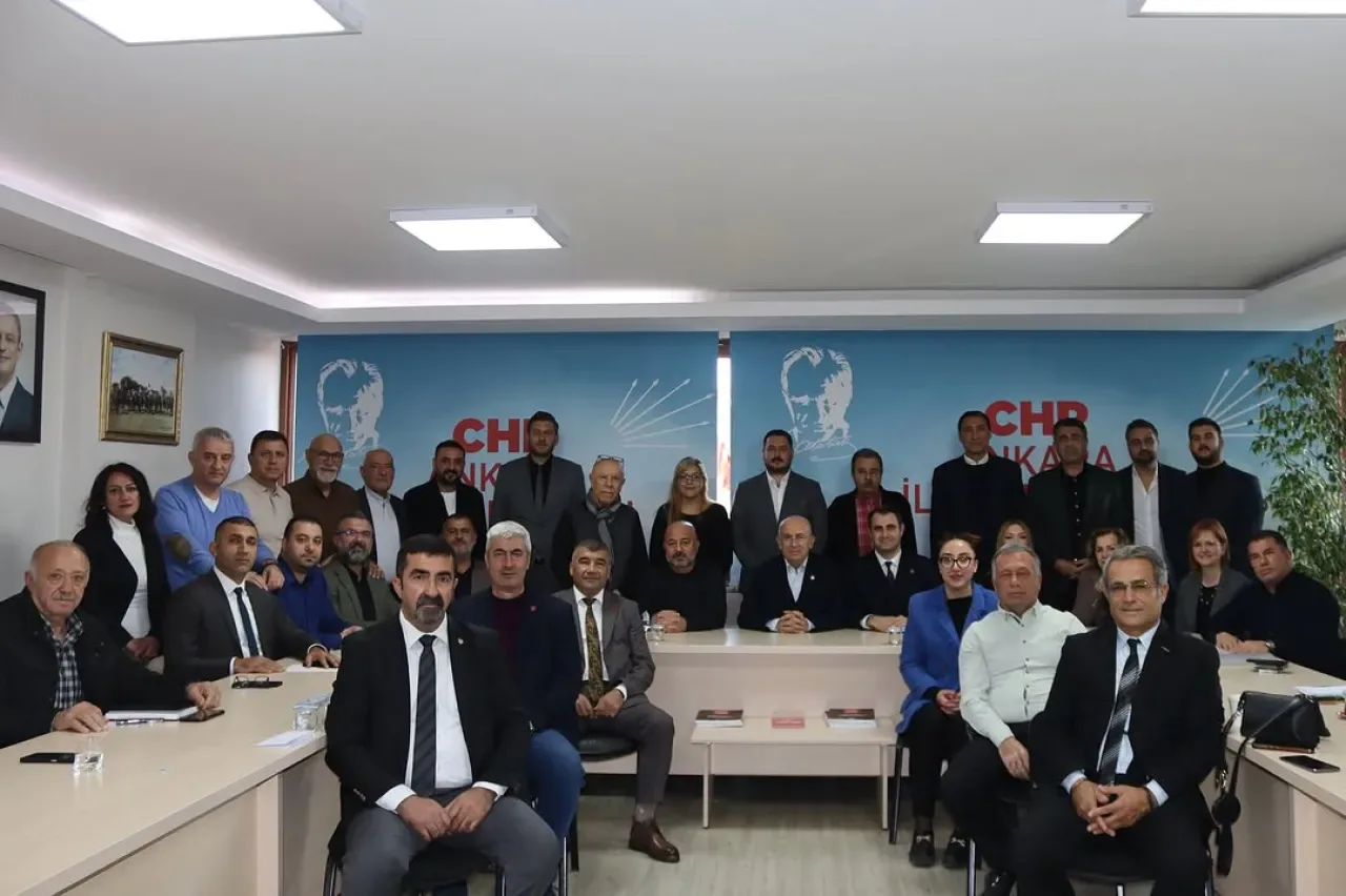 Cumhuriyet Halk Partisi'nde İl Başkanları Buluşması: Ankara ve İzmir Güç Birliği Cumhuriyet Halk Partisi'nde İl Başkanları Buluşması: Ankara ve İzmir Güç Birliği