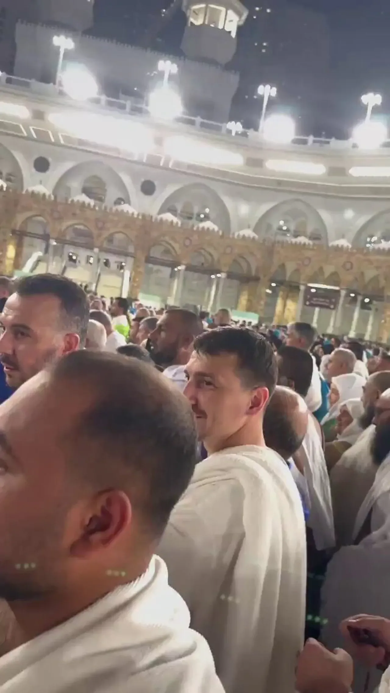 Kabe'de Mert Hakan Yandaş'a Tezahürat Kabe'de Mert Hakan Yandaş'a Tezahürat