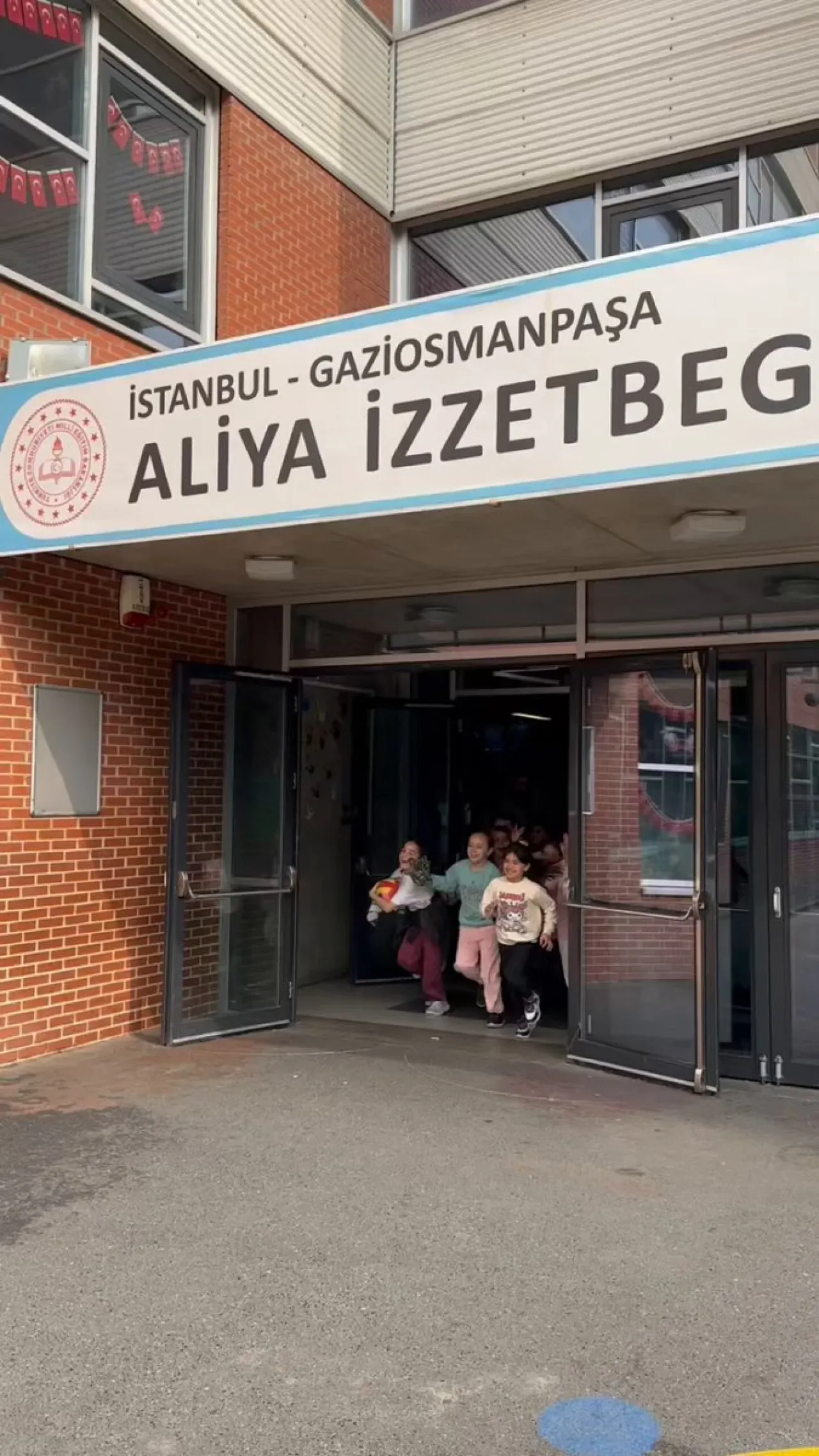 Gaziosmanpaşa'da Aliya İzzetbegoviç İlkokulu'na Ziyaret Gaziosmanpaşa'da Aliya İzzetbegoviç İlkokulu'na Ziyaret