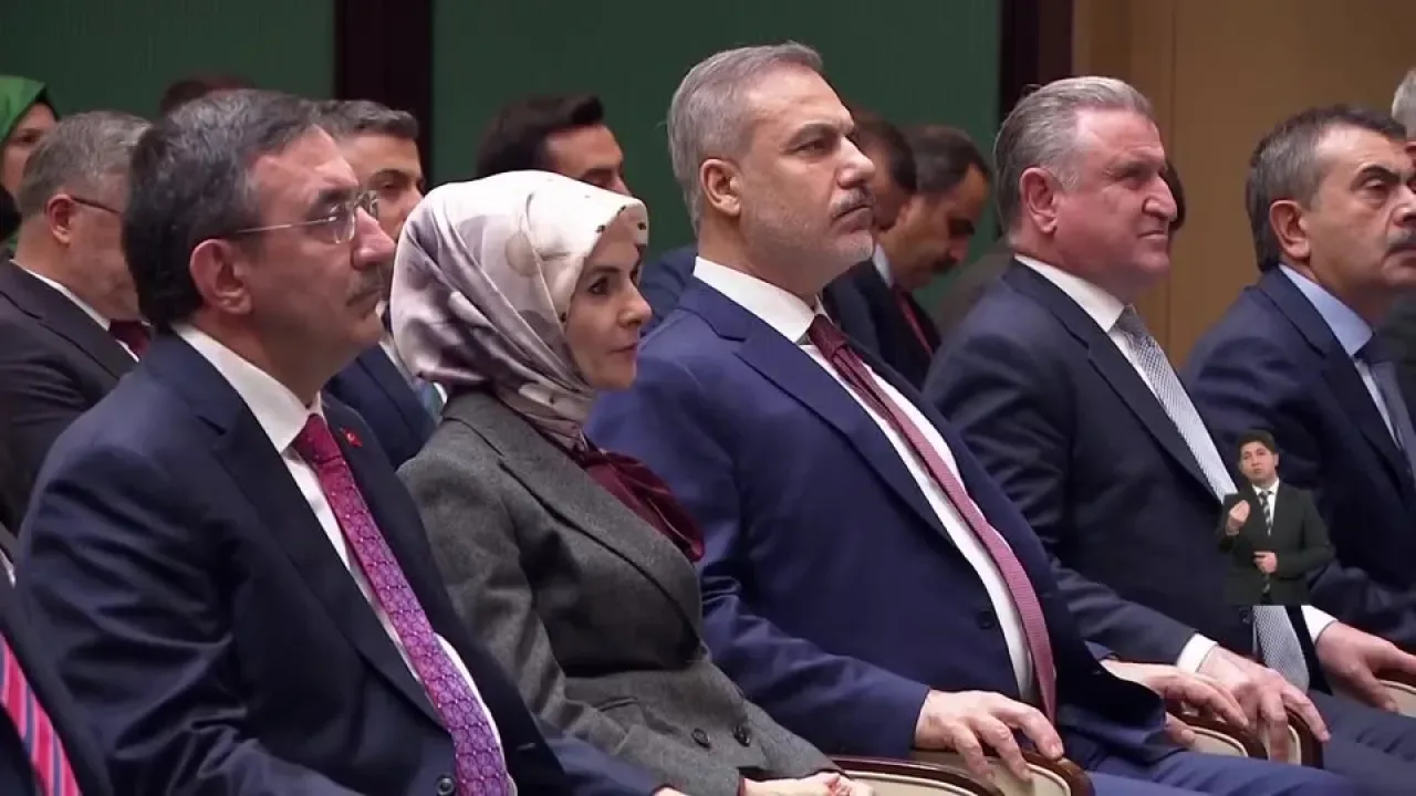 AK Parti Bursa Milletvekili Gözgeç, Kabine Toplantısı Sonrası Açıklamalarda Bulundu AK Parti Bursa Milletvekili Gözgeç, Kabine Toplantısı Sonrası Açıklamalarda Bulundu