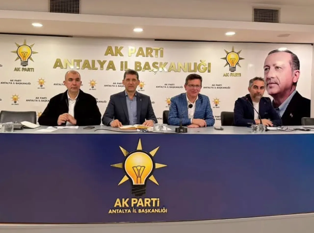 AK Parti Antalya İl Yönetim Kurulu Gündemi Değerlendirdi AK Parti Antalya İl Yönetim Kurulu Gündemi Değerlendirdi