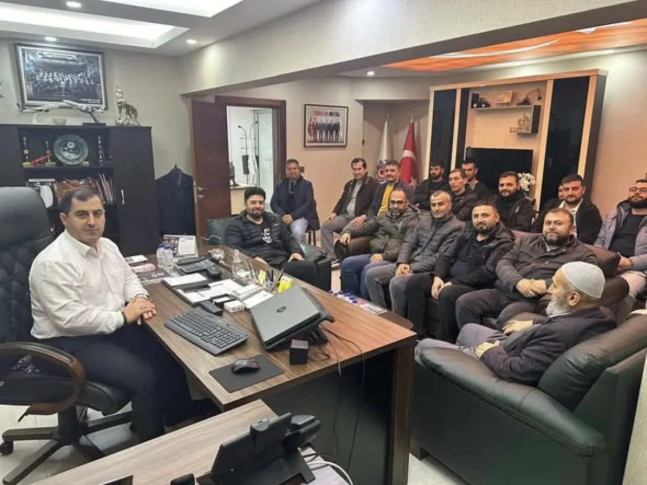 Türk Metal Sendikası Ankara Şubesi'ne İşçi Ziyareti Türk Metal Sendikası Ankara Şubesi'ne İşçi Ziyareti